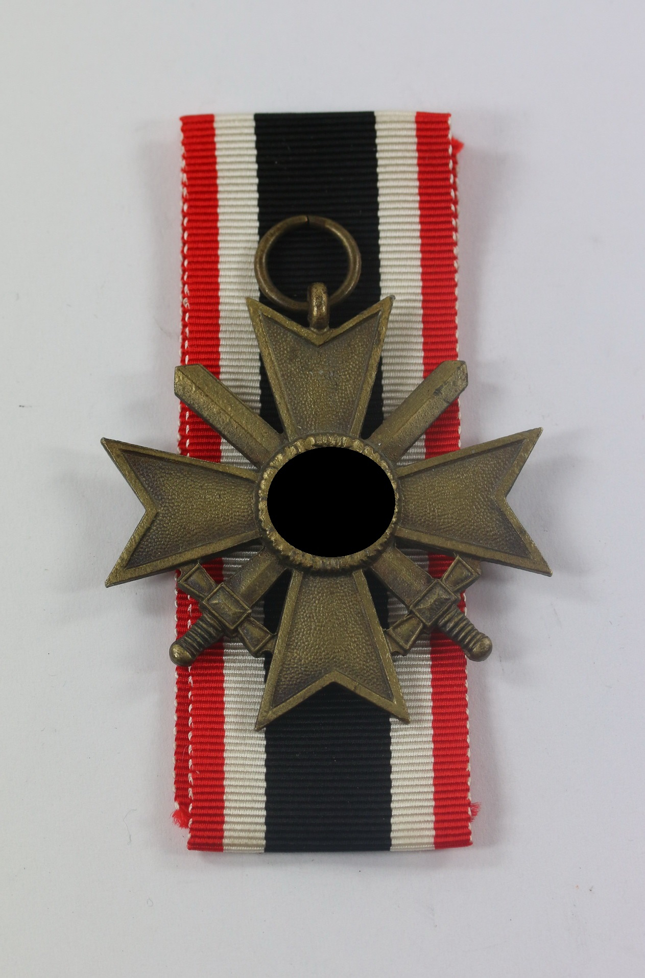 Kriegsverdienstkreuz 2. Klasse mit Schwertern, Hst. 32 (W. Hobachter, Wien) – Bild 1