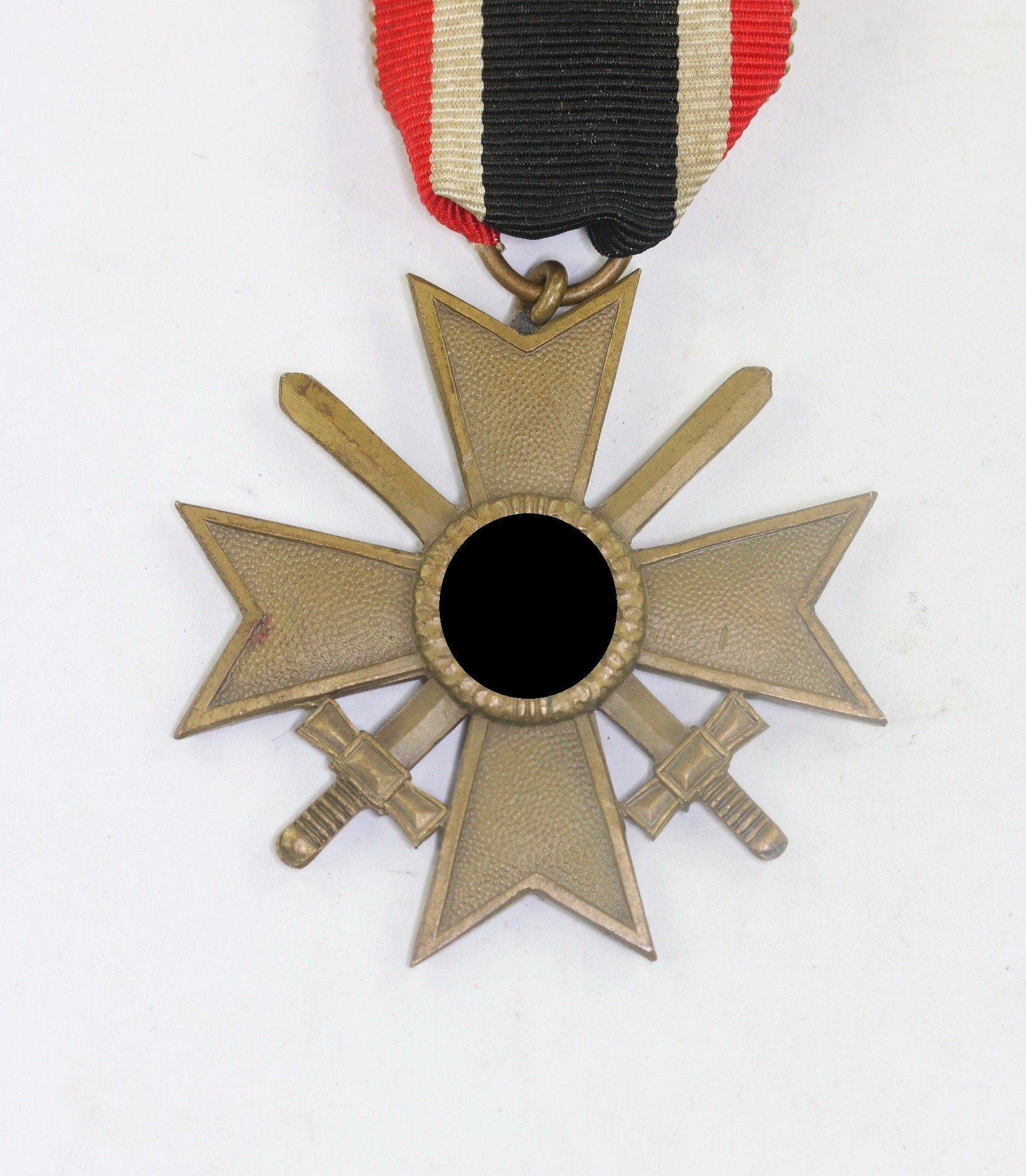 Kriegsverdienstkreuz 2. Klasse mit Schwertern, Hst. 32 (W. Hobachter, Wien) – Bild 1