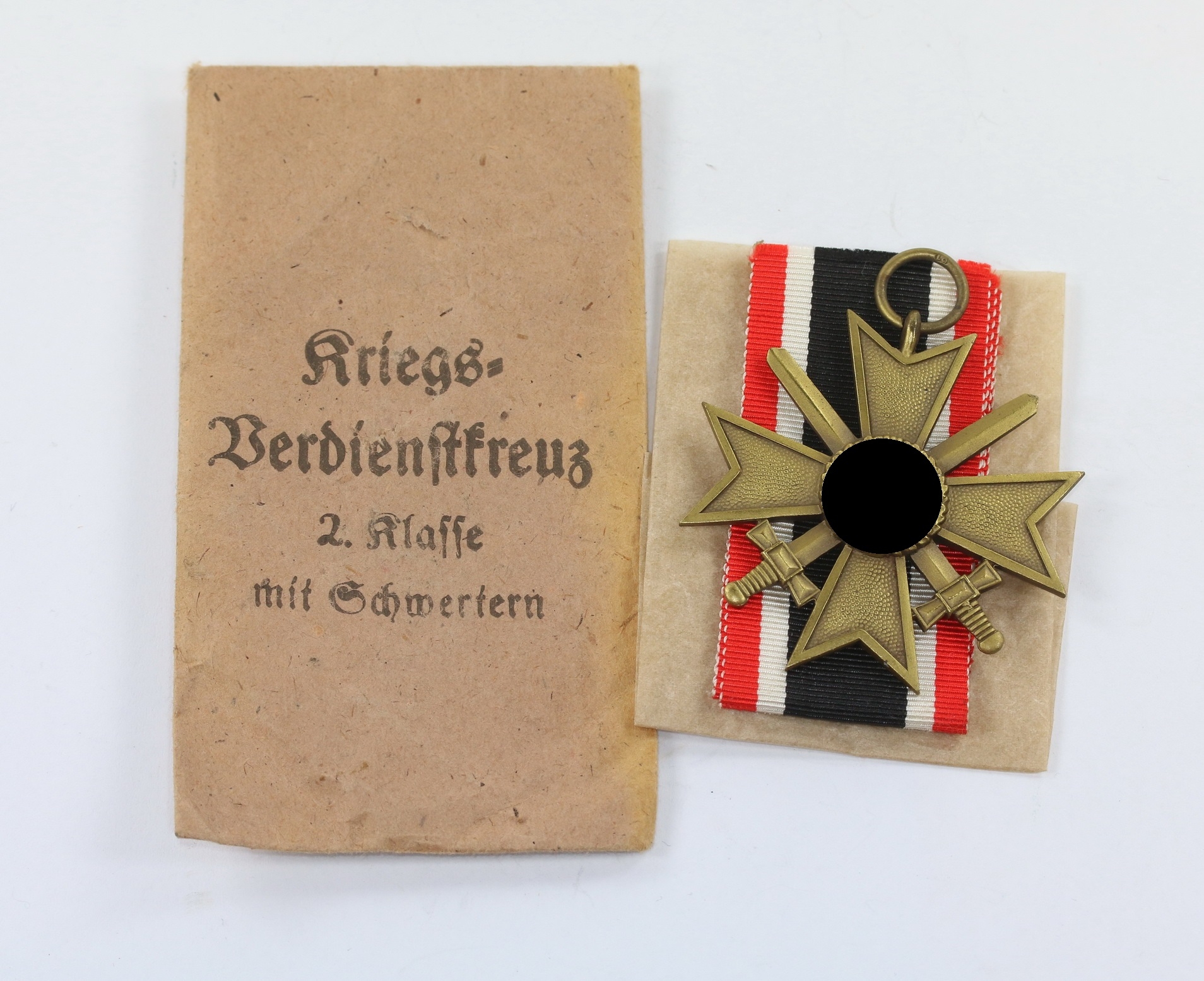 kriegsverdienstkreuz_2 Kriegsverdienstkreuz 2. Klasse mit Schwertern, Hst. 61, in Verleihungstüte Rud. A. Karnath & Sohn Gablonz Gablonz a.N. – Bild 1