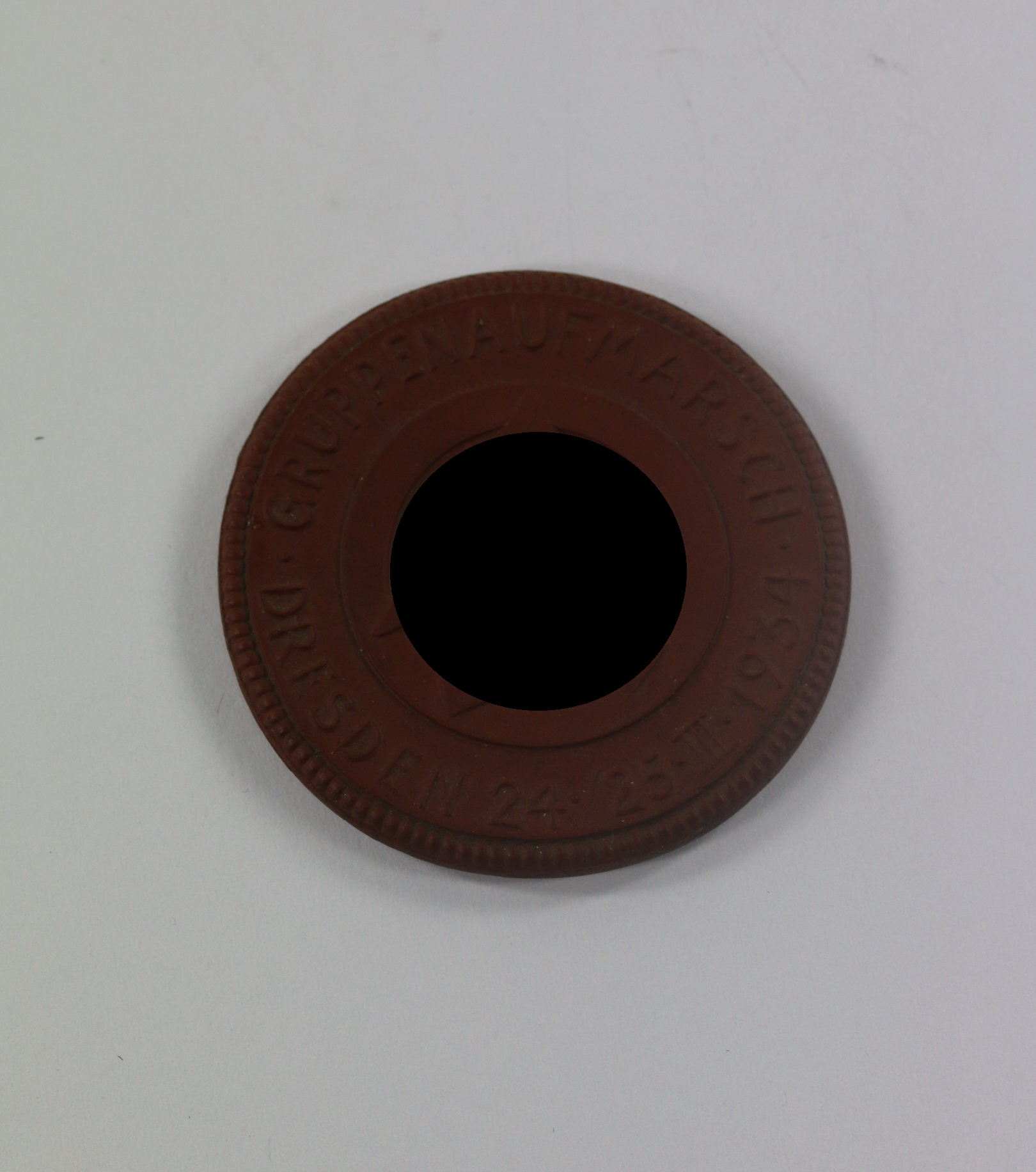 Meißen Plakette, SA Gruppenaufmarsch Dresden - Der SA Mann ist Revolutionär! Er ist stark in der Liebe und stark im Hass – Bild 1