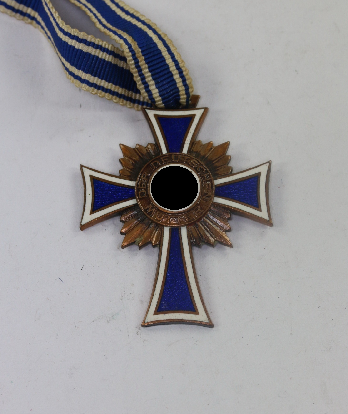 Mutterkreuz in Bronze, 16. Dezember 1938 Adolf Hitler – Bild 1