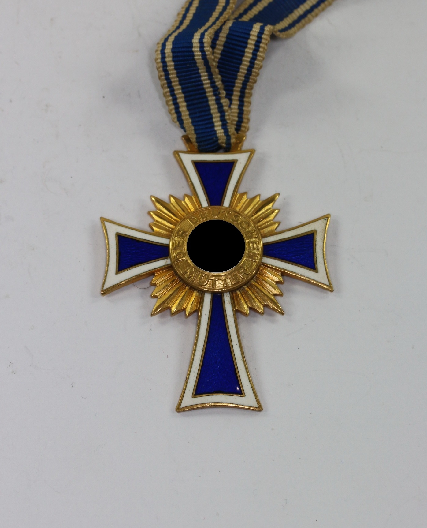 mutterkreuz_in_gold_1__1 Mutterkreuz in Gold – Bild 1