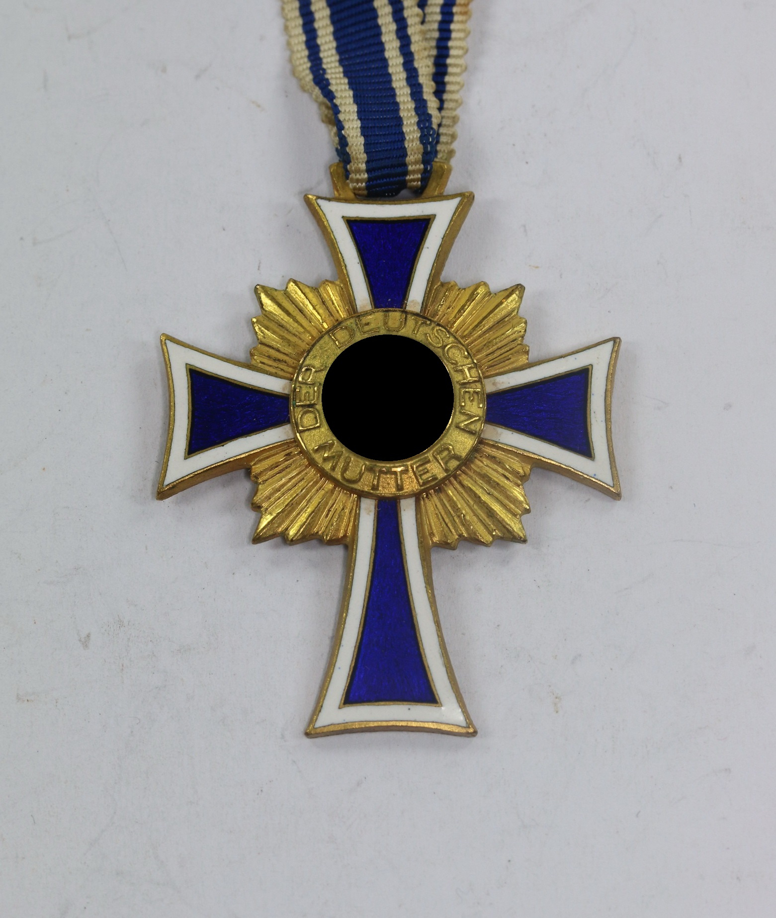mutterkreuz_in_gold_1__19 Mutterkreuz in Gold – Bild 1