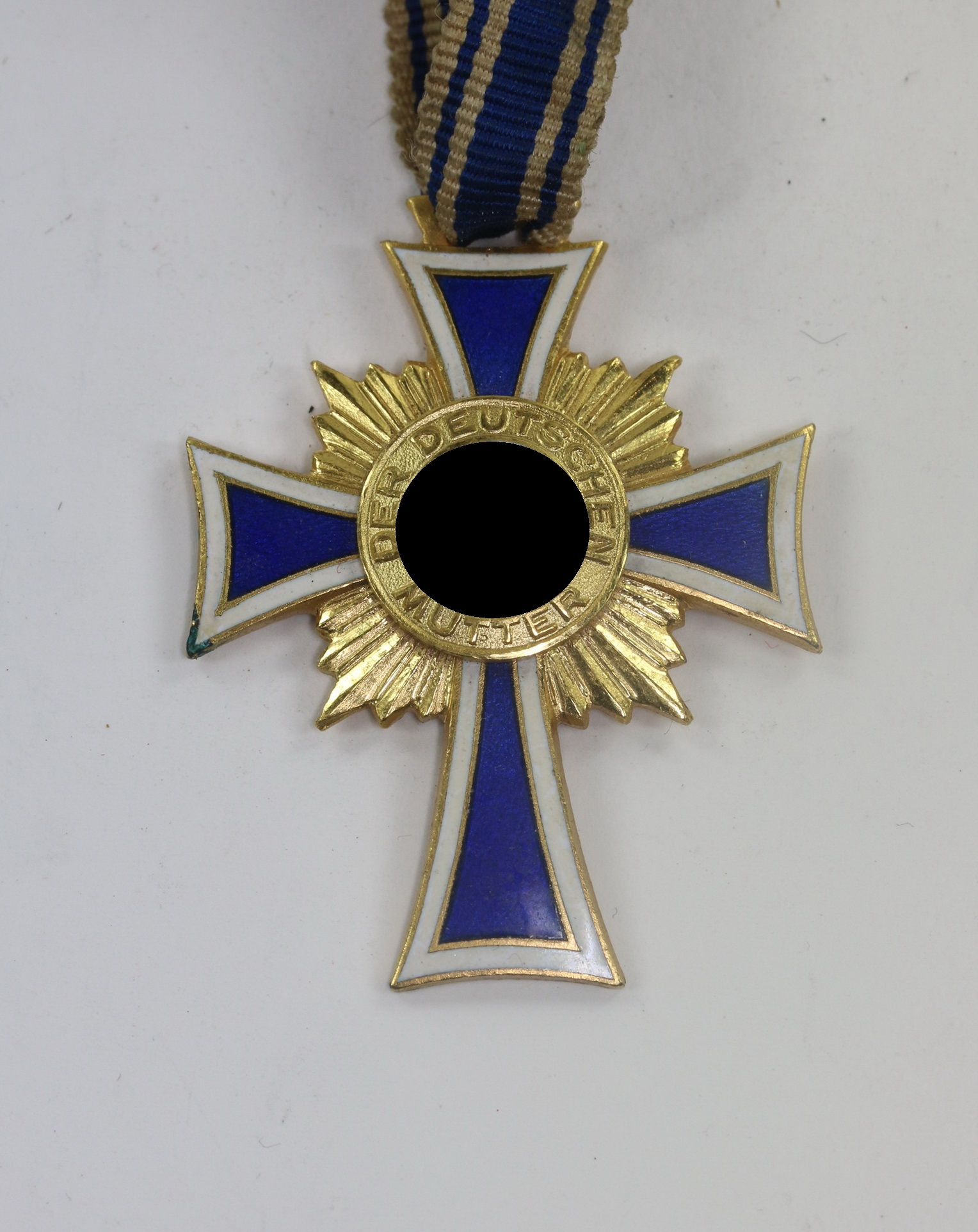 mutterkreuz_in_gold_1__21 Mutterkreuz in Gold – Bild 1