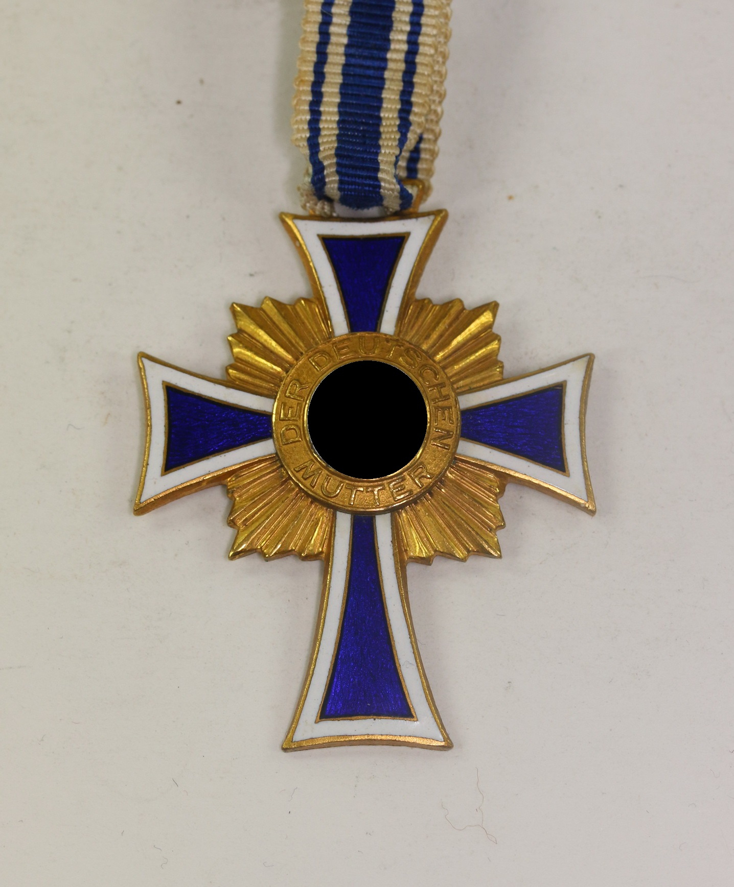Mutterkreuz in Gold, Ehrenkreuz der Deutschen Mutter – Bild 1