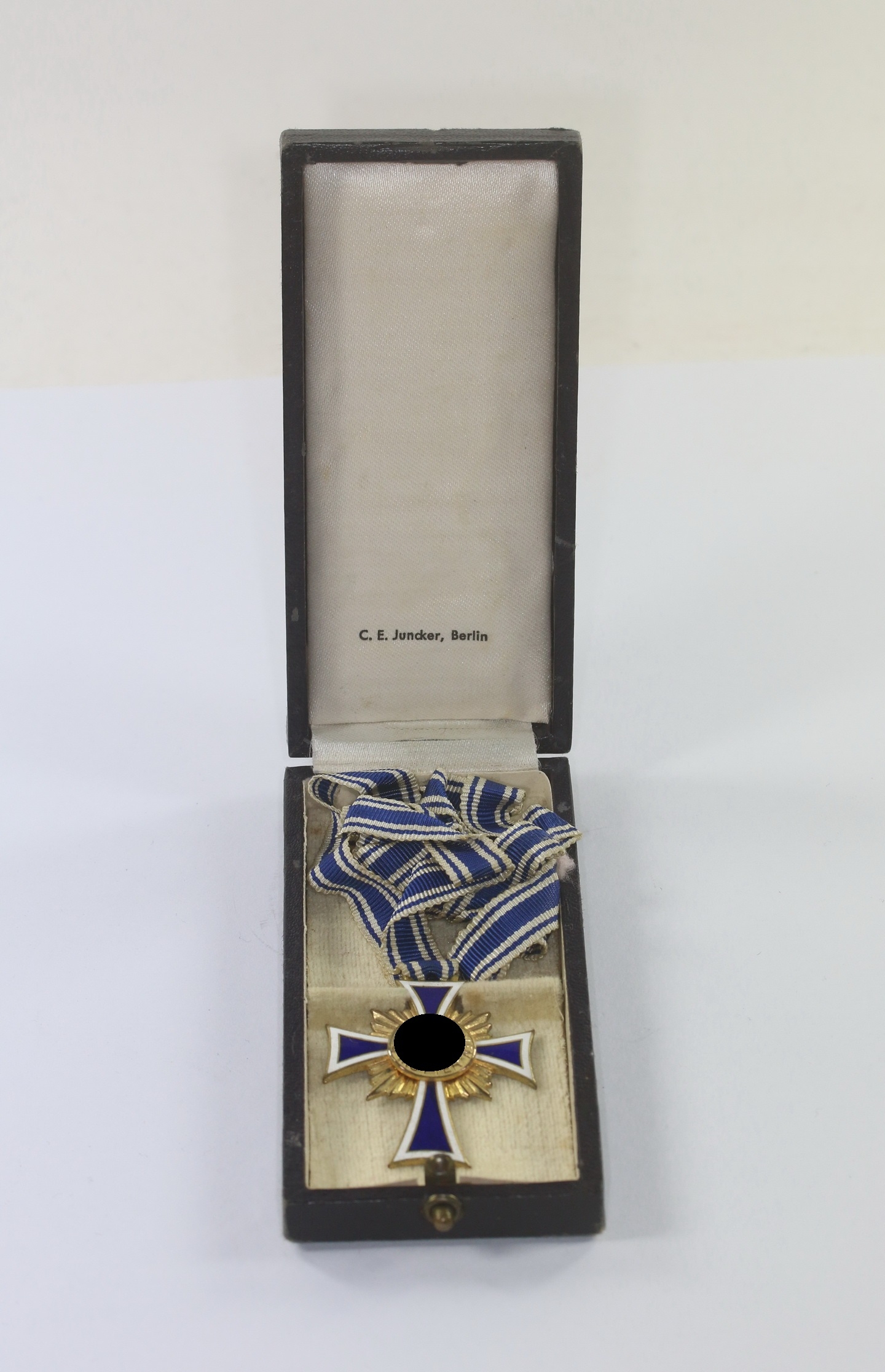  Mutterkreuz in Gold, im Etui, C.E. Juncker, Berlin – Bild 1