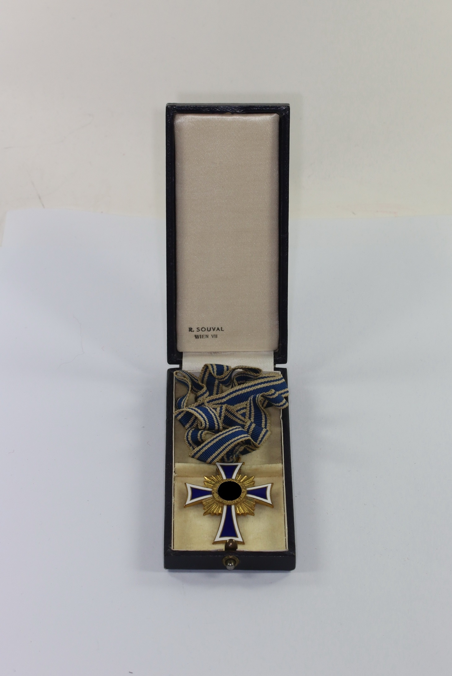 Mutterkreuz in Gold, im Etui, R. Souval Wien VII – Bild 1
