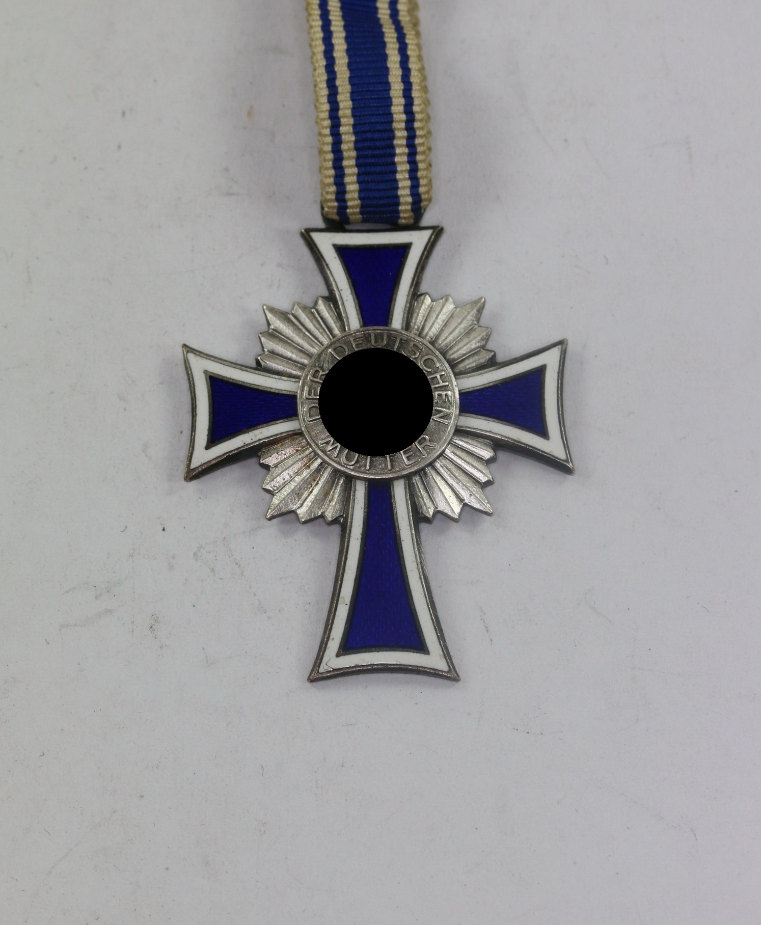 Mutterkreuz in Silber, 16. Dezember 1938 Adolf Hitler – Bild 1