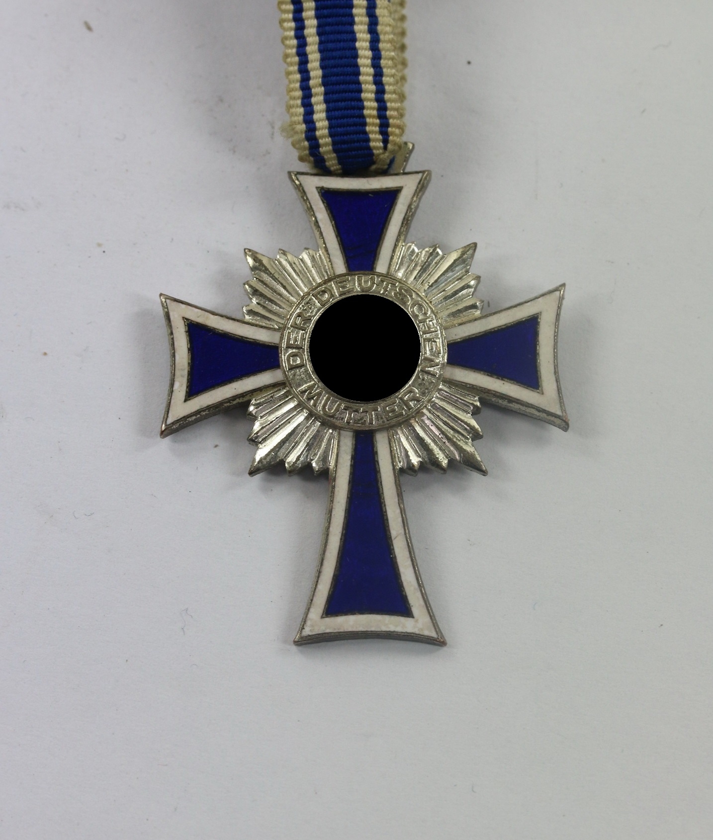 mutterkreuz_in_silber_der_deutschen_mutter_1__1_18 Mutterkreuz in Silber, "Der Deutschen Mutter" – Bild 1