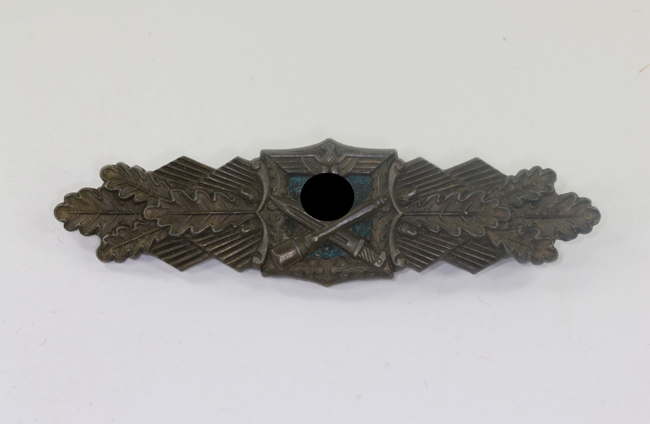 nahkampfspange_in_bronze_hst Nahkampfspange in Bronze, Hst. A.G.M.u.K., blaue Platte (!) – Bild 1