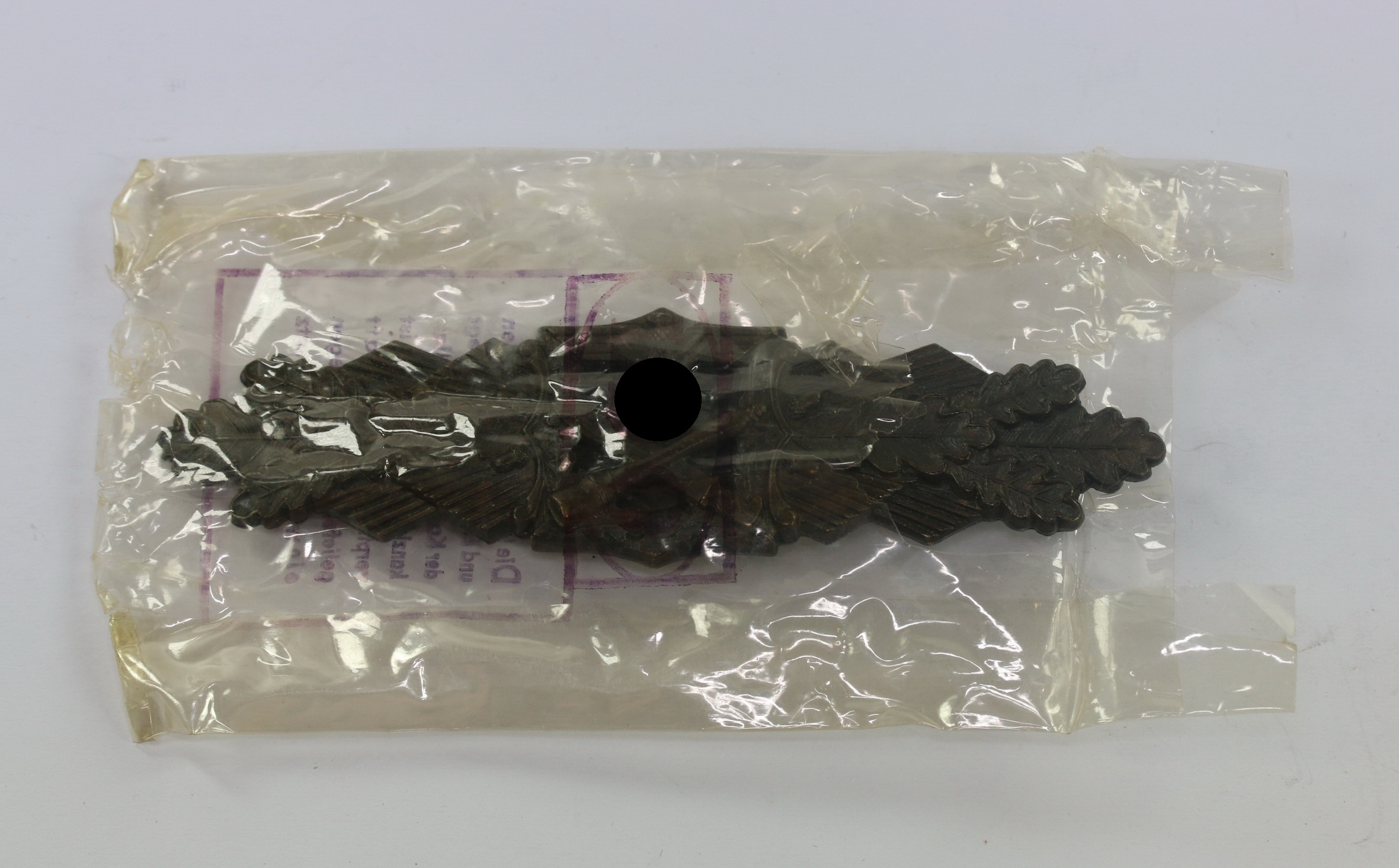 Nahkampfspange in Bronze, Hst. JFS, 2. Modell, in LDO Cellophantüten – Bild 1