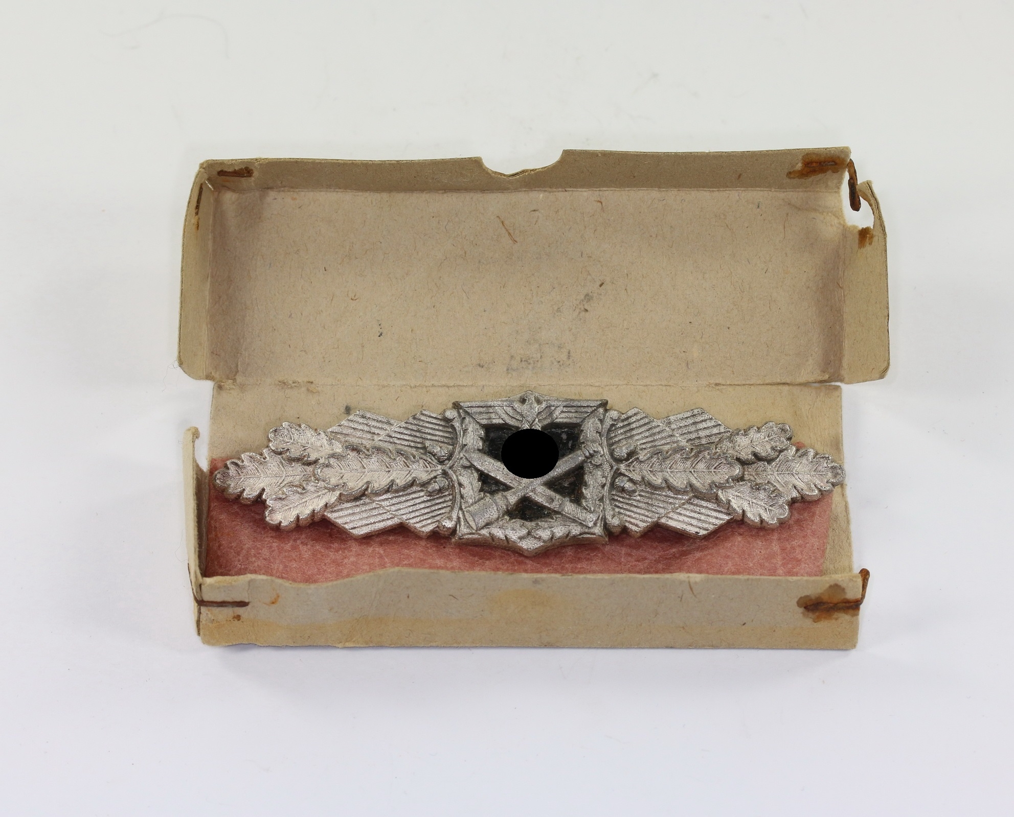 Nahkampfspange in Silber, Hst. GWL, in Verleihungsschachtel "Nahkampfspange versilbert" – Bild 1