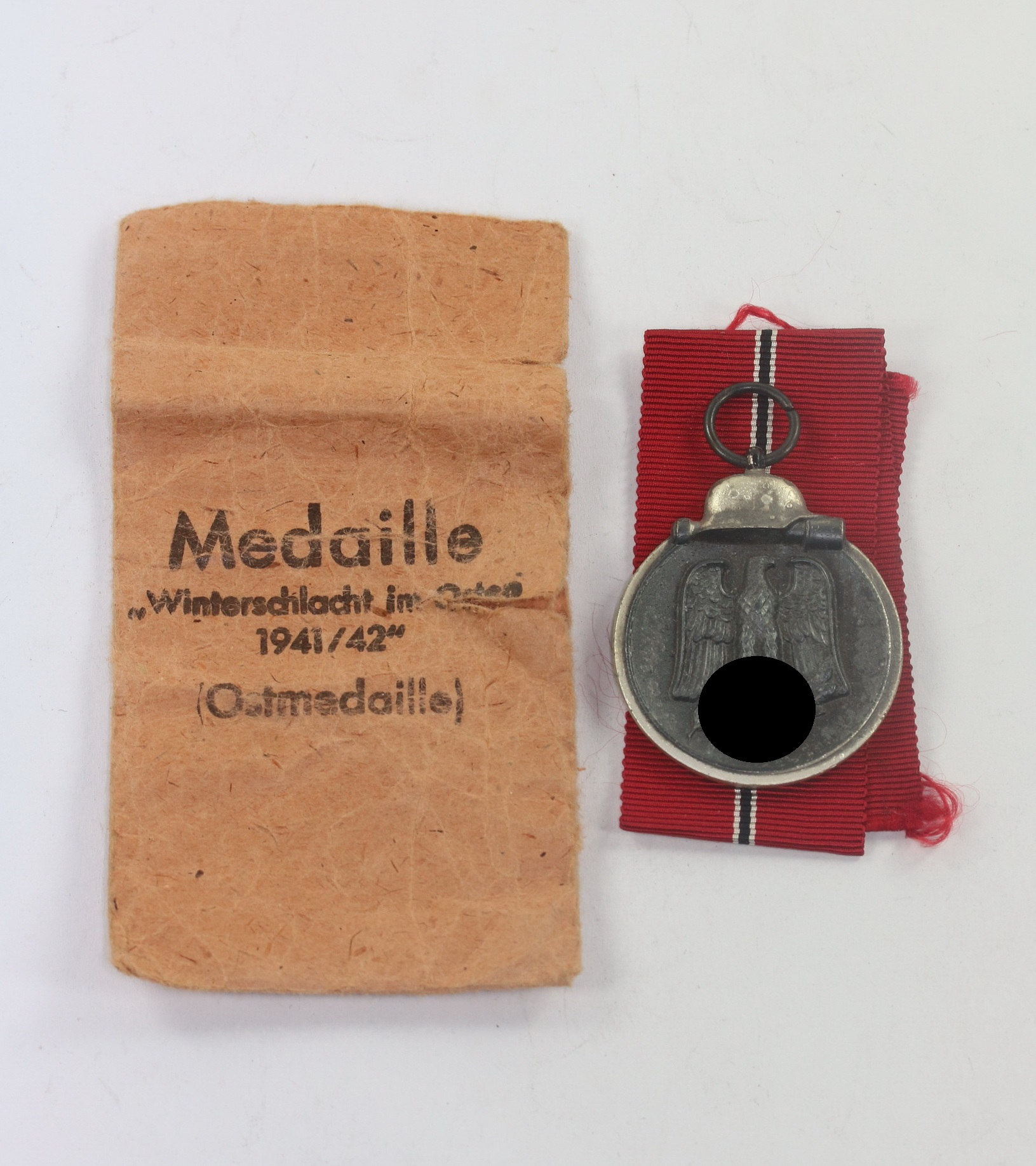 Ostmedaille, Hst. 100, in Verleihungstüte, Mittweide Metallwarenfabrik Rudolf Wächtler & Lange Mittweida – Bild 1