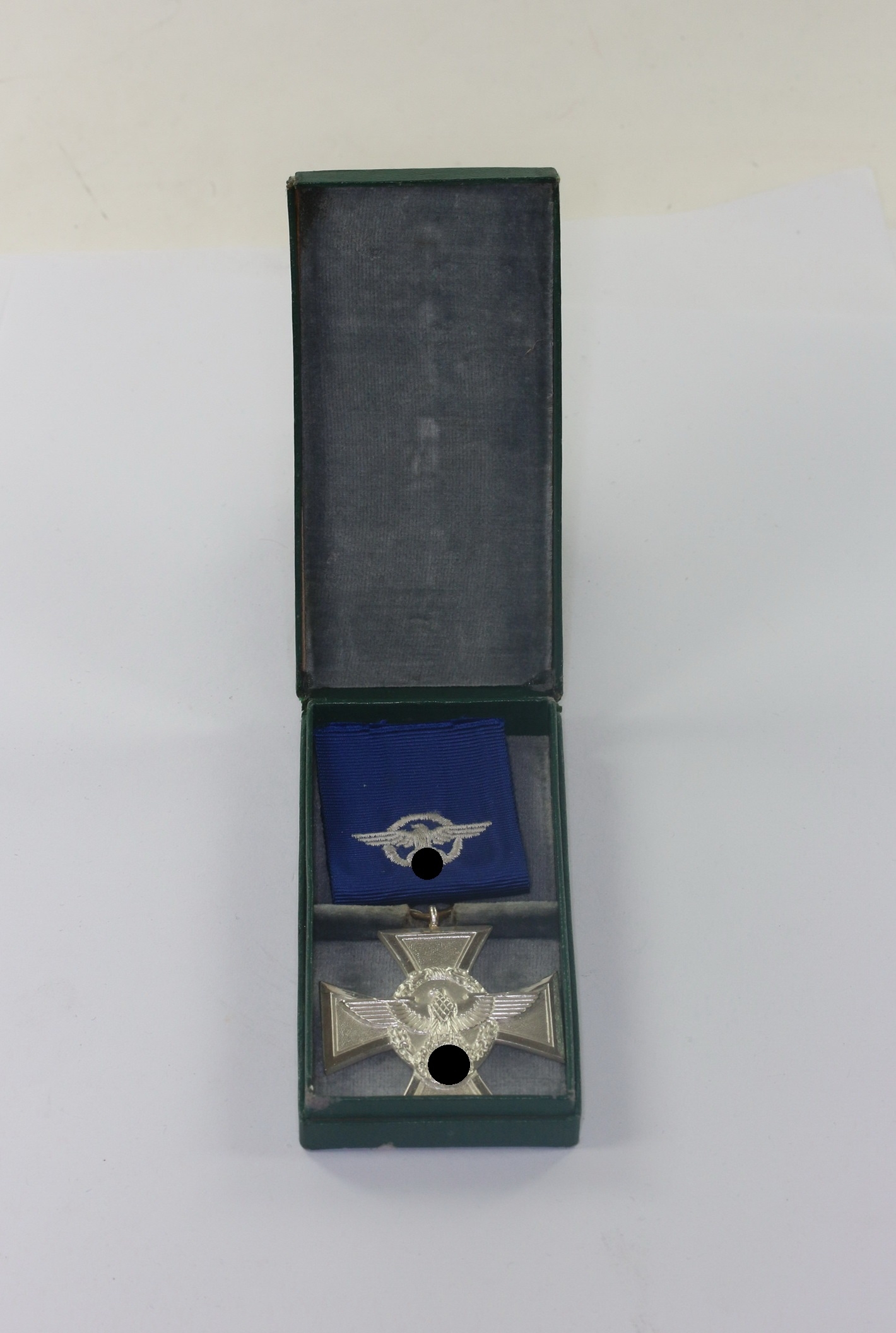 polizeidienstauszeichnung_in_silber_18_jahre_im_etui_1__1 Polizei-Dienstauszeichnung in Silber (18 Jahre), im Etui – Bild 1