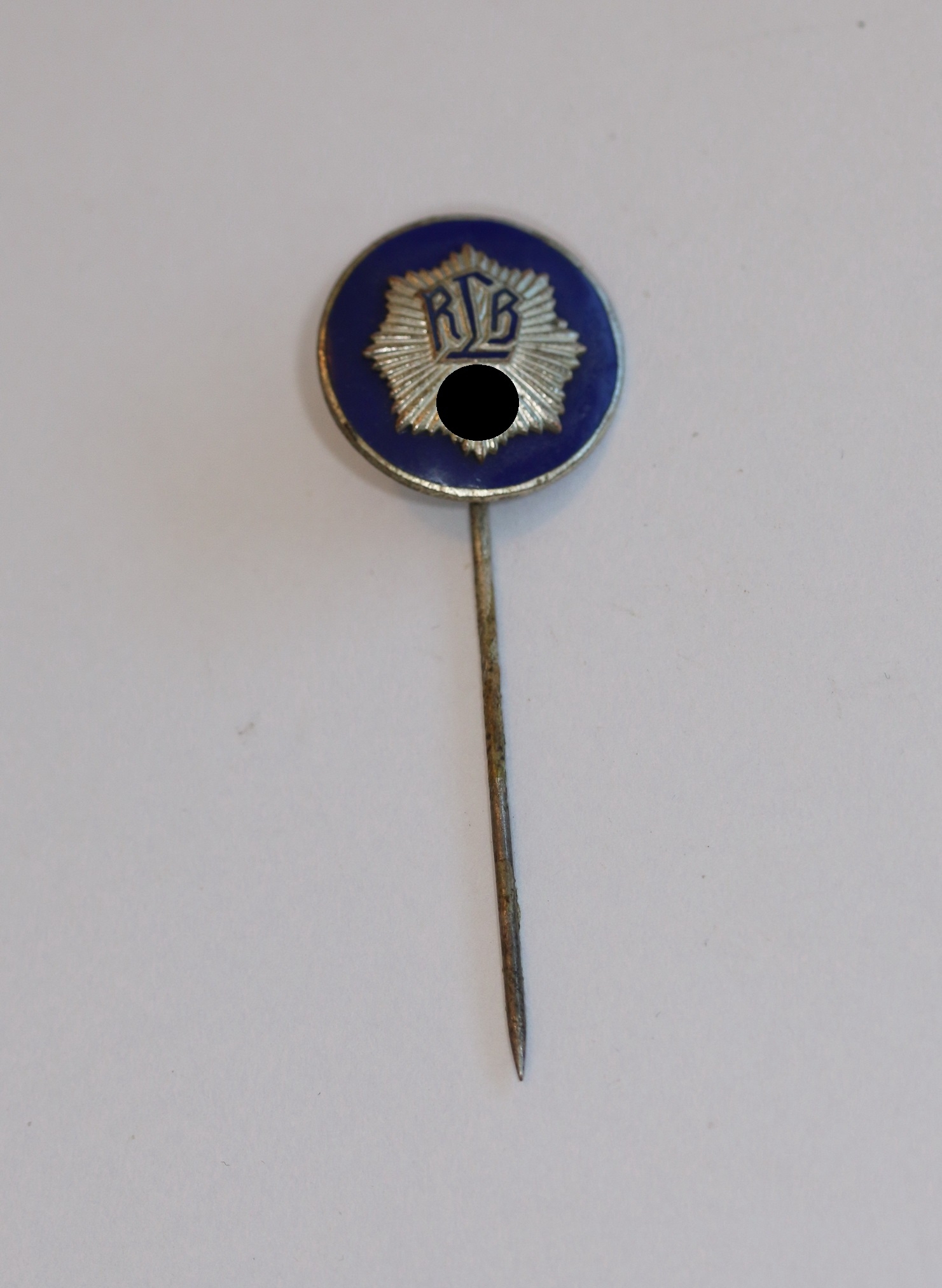 Reichsluftschutzbund (RLB), Amtsträgerabzeichen 1. Form, Hst. H. Aurich Dresden – Bild 1