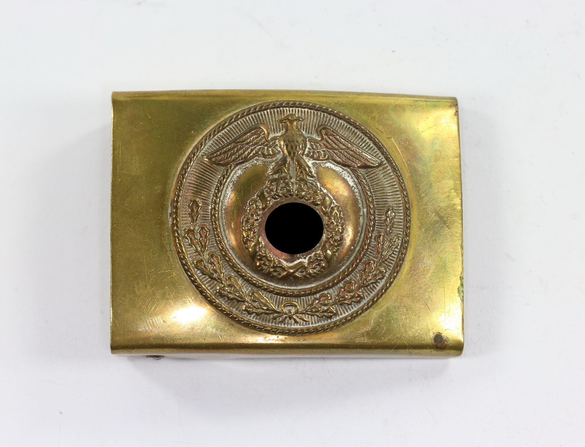 sturmabteilung_sa_koppelschloss_mit_auf_der_spitze_stehendem_hakenkreuz_1__1 Sturmabteilung (SA), Koppelschloss, mit auf der Spitze stehendem Hakenkreuz – Bild 1