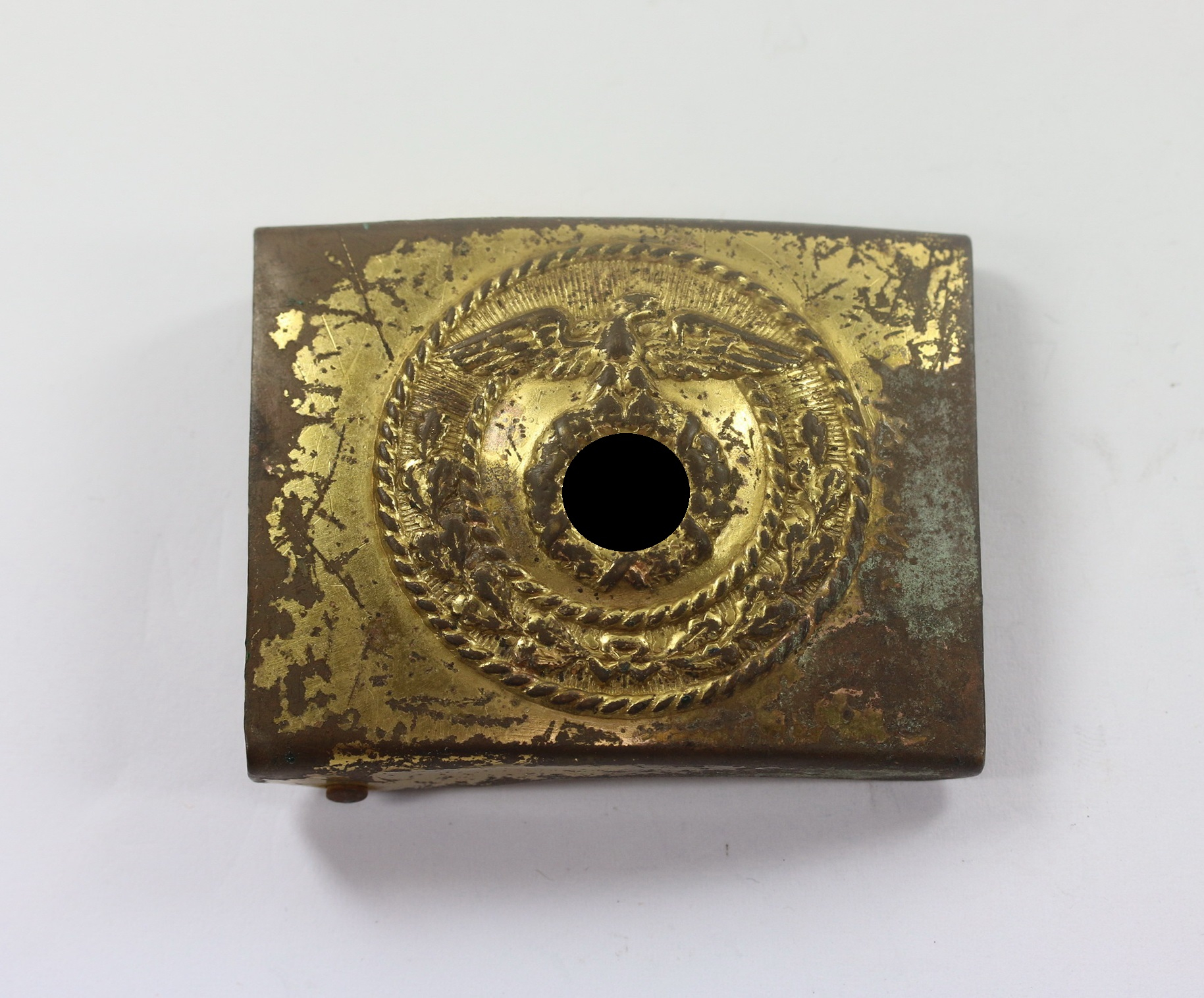 sturmabteilung_sa_koppelschloss_mit_auf_der_spitze_stehendem_hakenkreuz_1__1_2 Sturmabteilung (SA), Koppelschloss, mit auf der Spitze stehendem Hakenkreuz – Bild 1