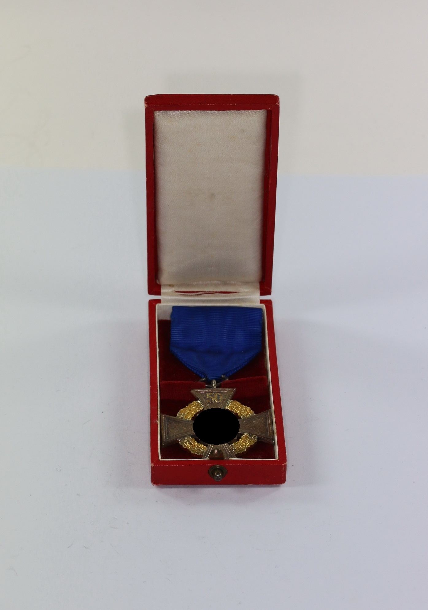 treudienstehrenzeichen_f_r_50_jahre_sonderstufe_im_etui_f_r_treue_arbeit_1__1 Treudienstehrenzeichen für 50 Jahre (Sonderstufe), im Etui "Für treue Arbeit" – Bild 1