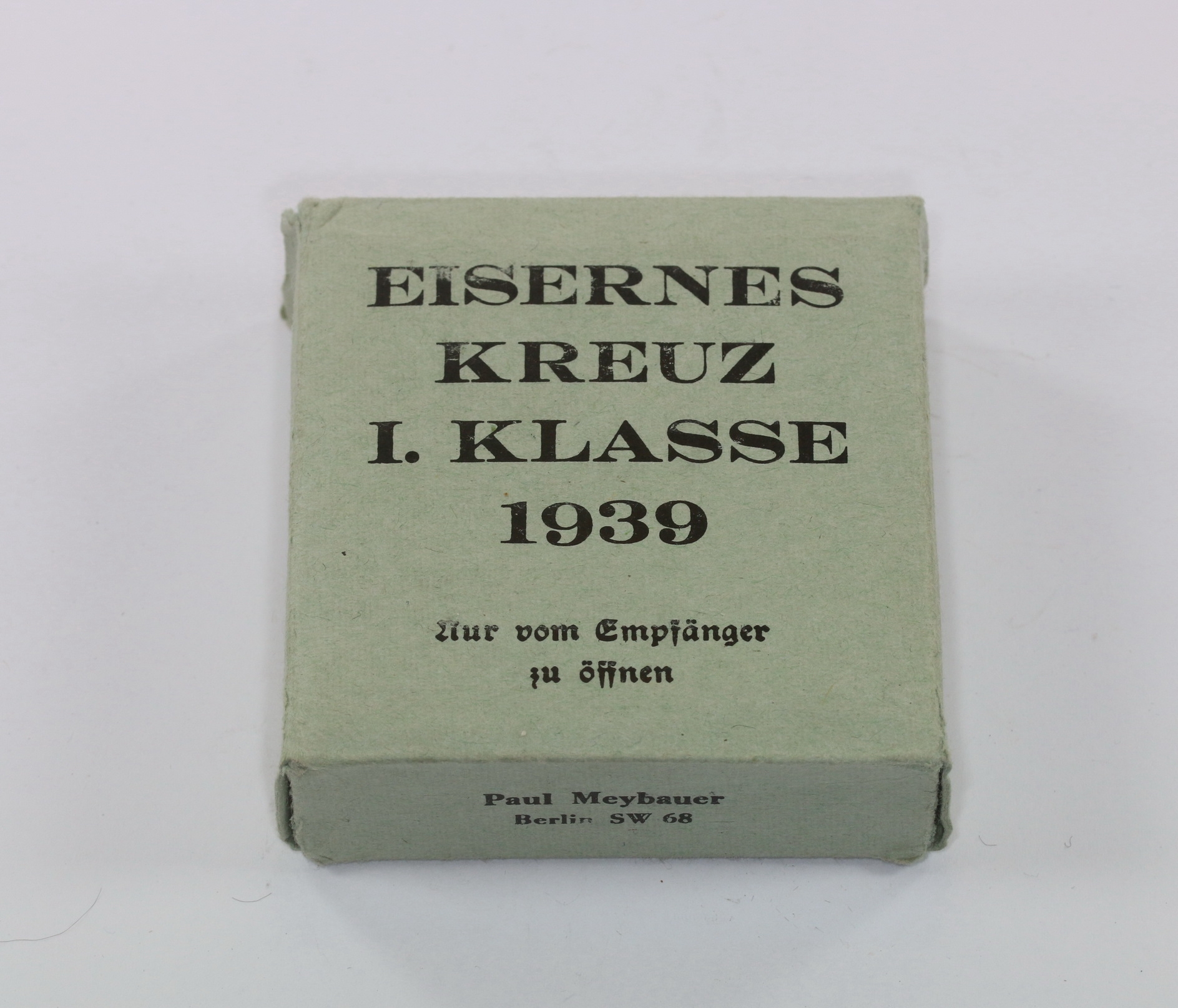umkarton_eisernes_kreuz_1 Umkarton Eisernes Kreuz 1. Klasse 1939, Paul Meybauer (grün) – Bild 1