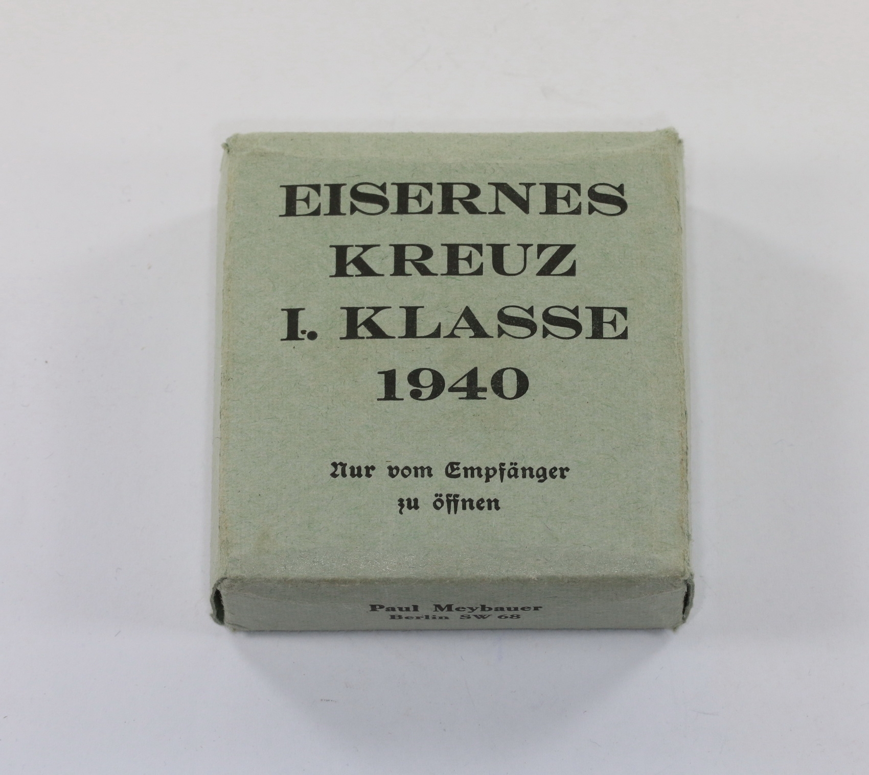 umkarton_eisernes_kreuz_1 Umkarton Eisernes Kreuz 1. Klasse 1939, Paul Meybauer (grün) – Bild 1