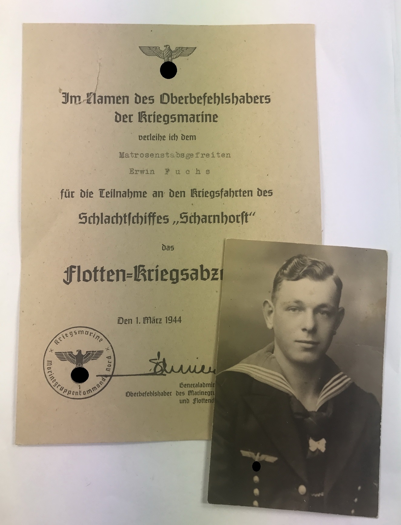 urkunde_flottenkriegsabzeichen_schlachtschiff_scharnhorst_1__1 Urkunde Flottenkriegsabzeichen Schlachtschiff Scharnhorst – Bild 1