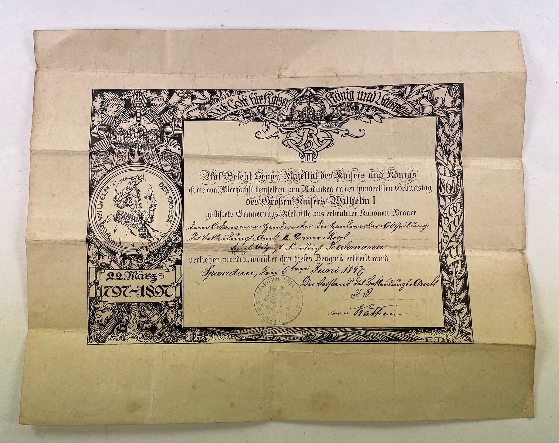 Urkunde, Medaille zum 100.Geburtstag von Kaiser Wilhelm I. (Centenarmedaille) – Bild 1