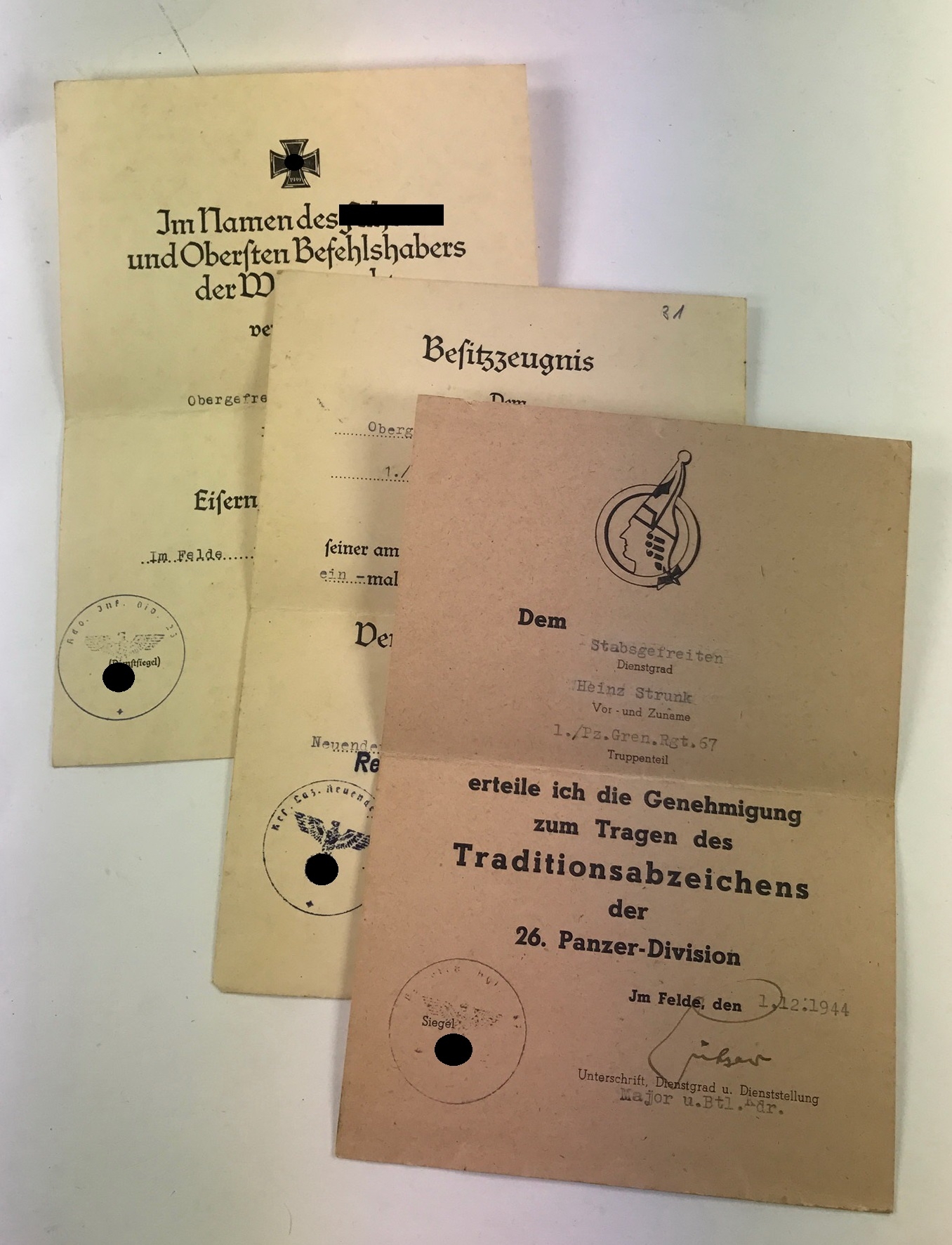 urkunden_gruppe_traditionsabzeichen_26 Urkunden Gruppe 26. Panzer Division, mit Urkunde Traditionsabzeichen (!) – Bild 1
