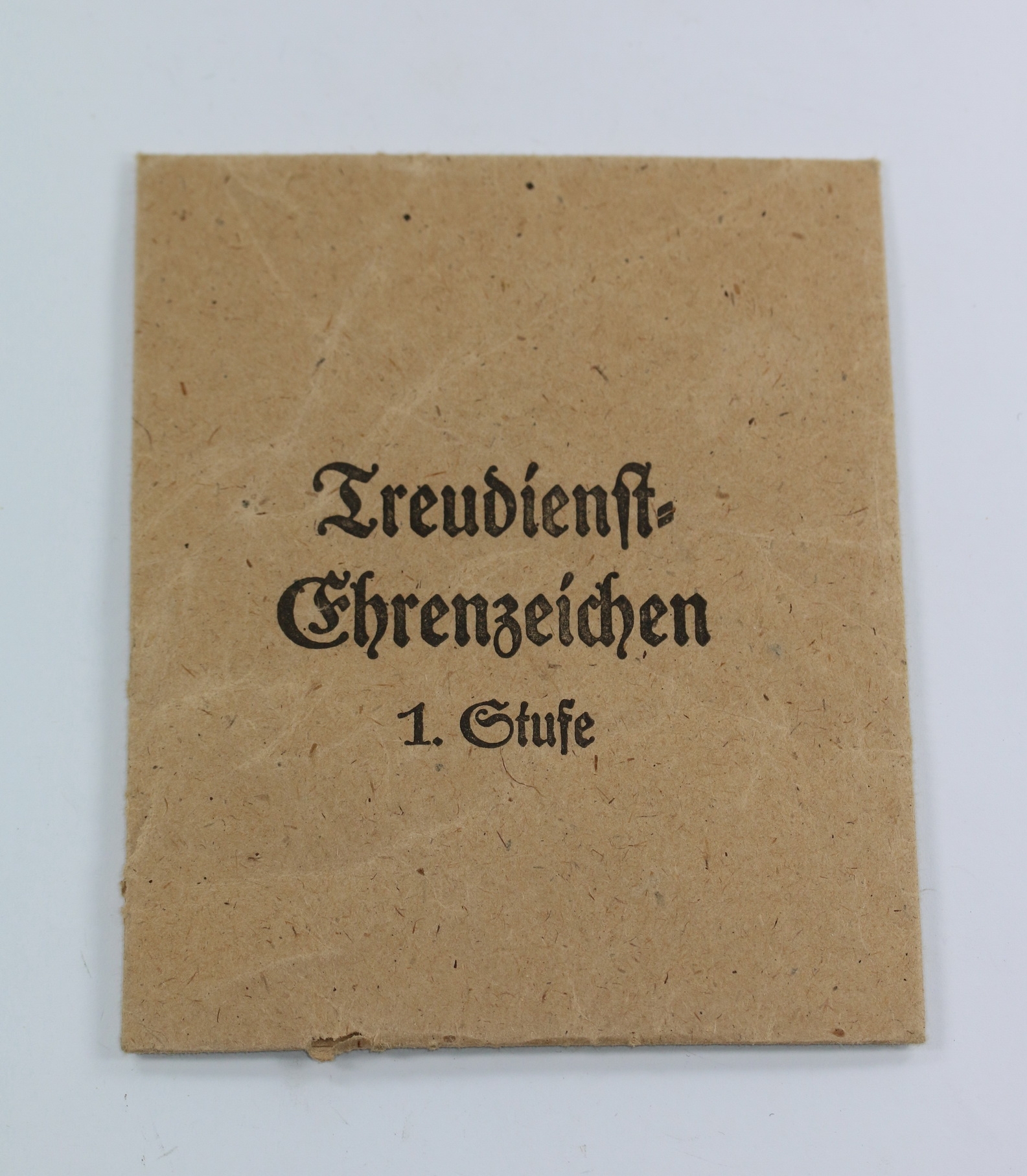 Verleihungstüte Treudienstehrenzeichen 1. Stufe (40 Jahre), Deschler & Sohn – Bild 1
