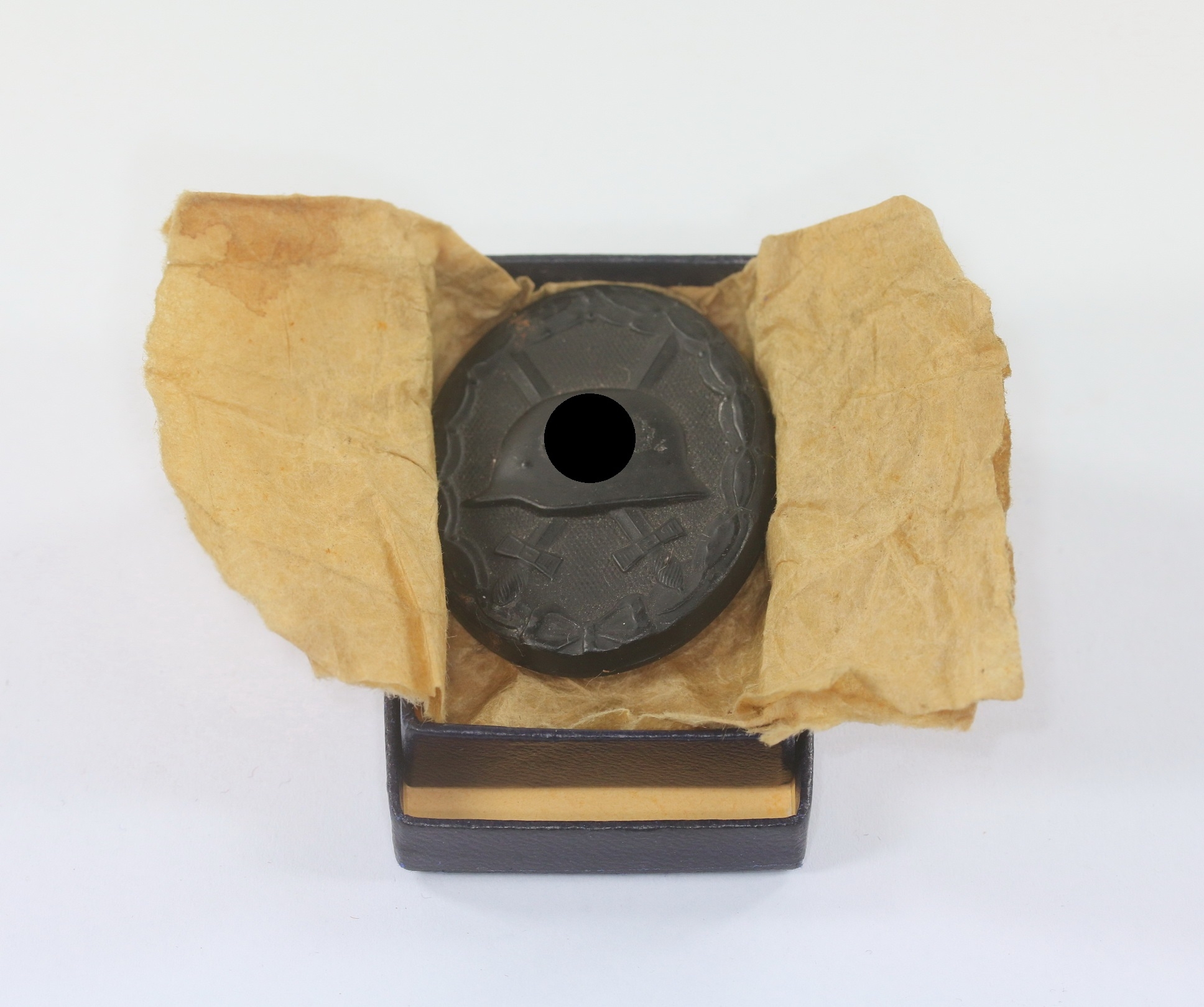 verwundetenabzeichen_in_schwarz_in_ldo_verkaufsschachtel_1__1_1 Verwundetenabzeichen in Schwarz, in LDO Verkaufsschachtel – Bild 1