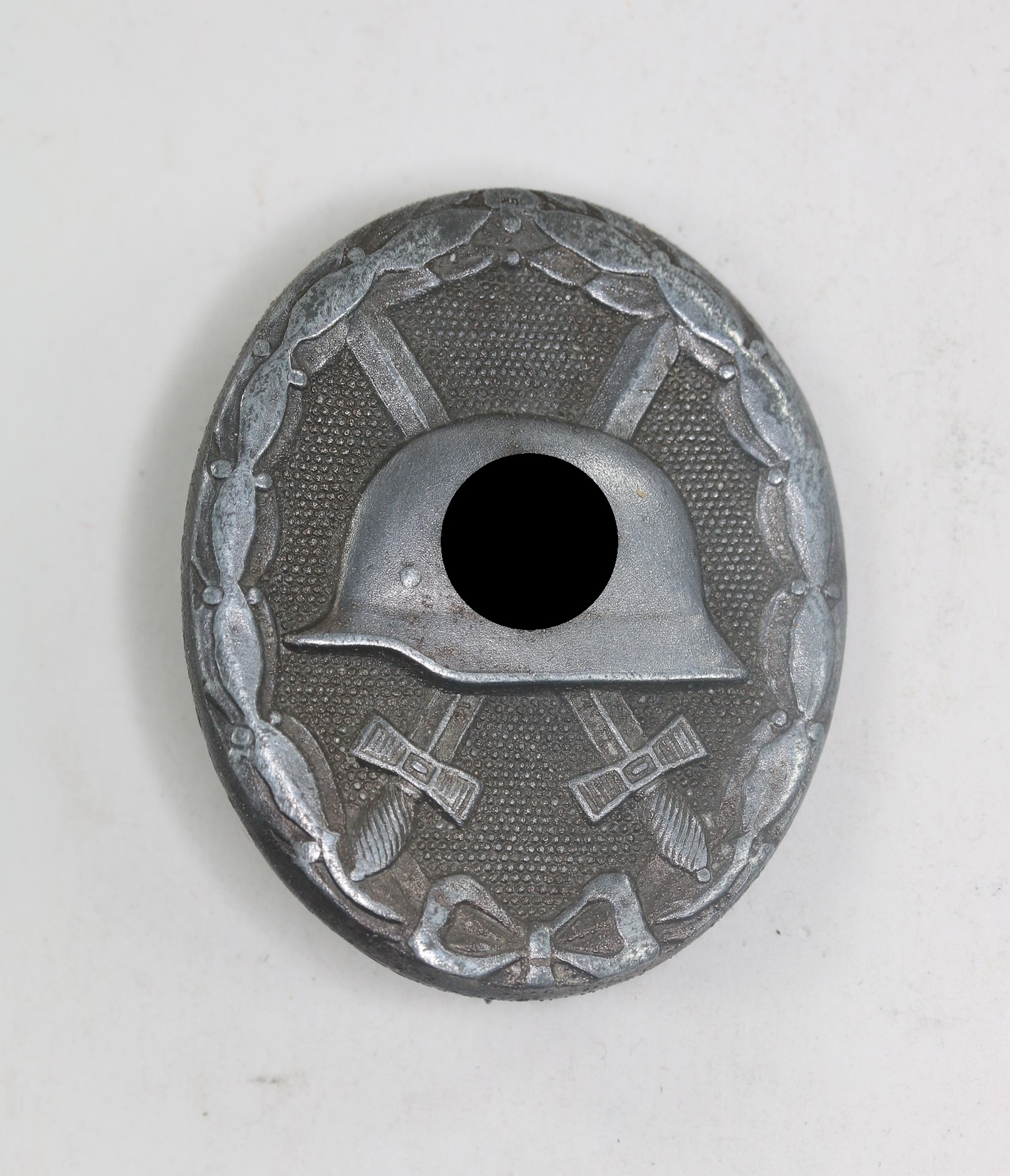 verwundetenabzeichen_in_silber_1939_hst Verwundetenabzeichen in Silber 1939, Hst. L/11 (Wilhelm Deumer, Lüdenscheid) – Bild 1