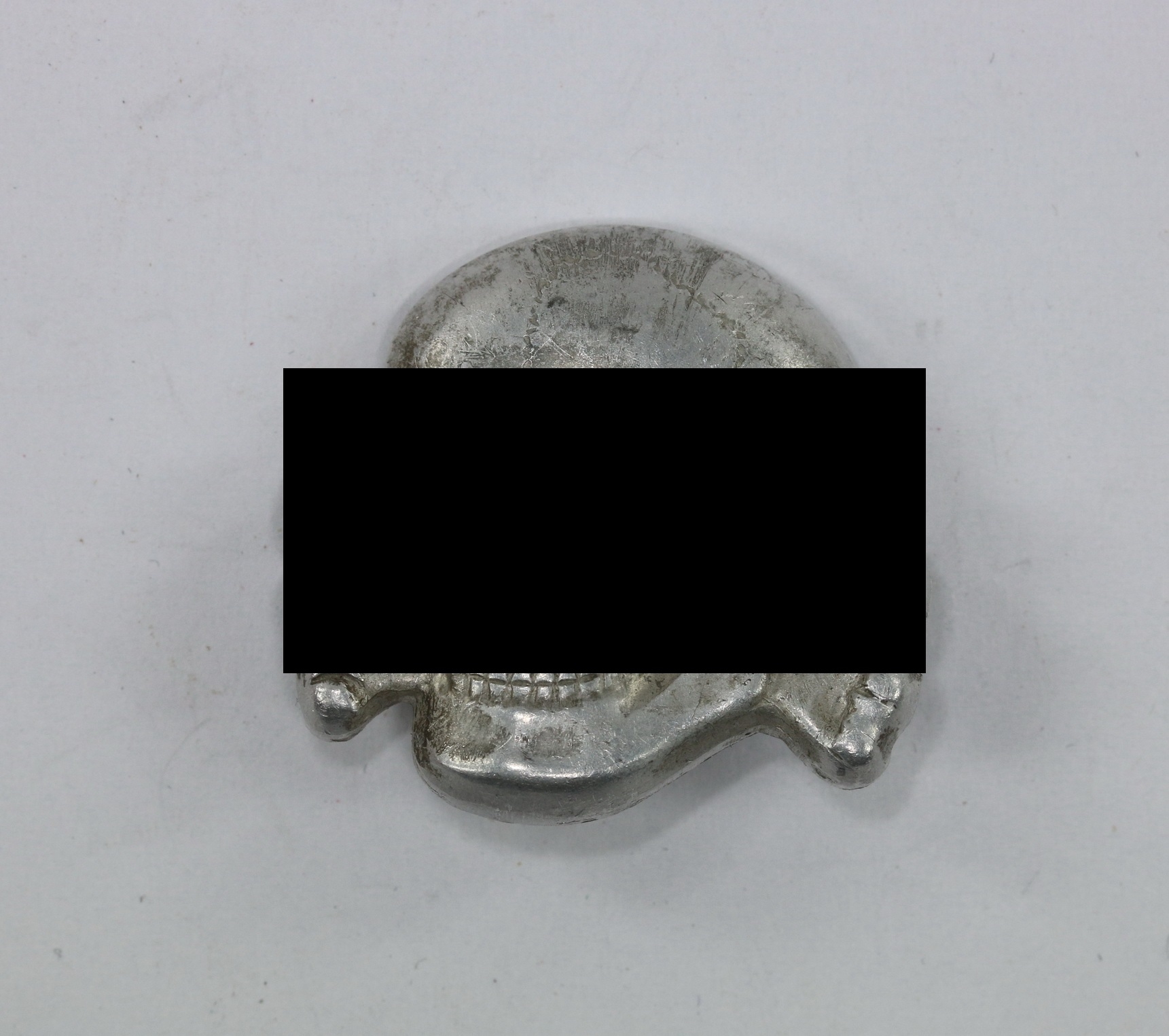  Waffen-SS, Totenkopf für die Schirmmütze, Hst, RZM M1/52, Aluminium – Bild 1