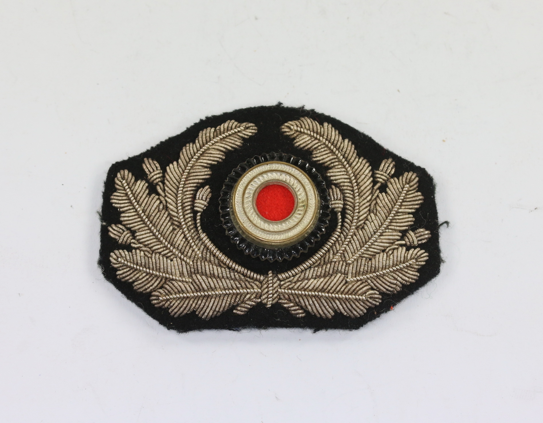 wehrmacht_heer_eichenlaubkranz_mit_kokarde_f_r_die_schirmm_tze_der_offiziere_1__1 Wehrmacht Heer, Eichenlaubkranz mit Kokarde für die Schirmmütze der Offiziere – Bild 1