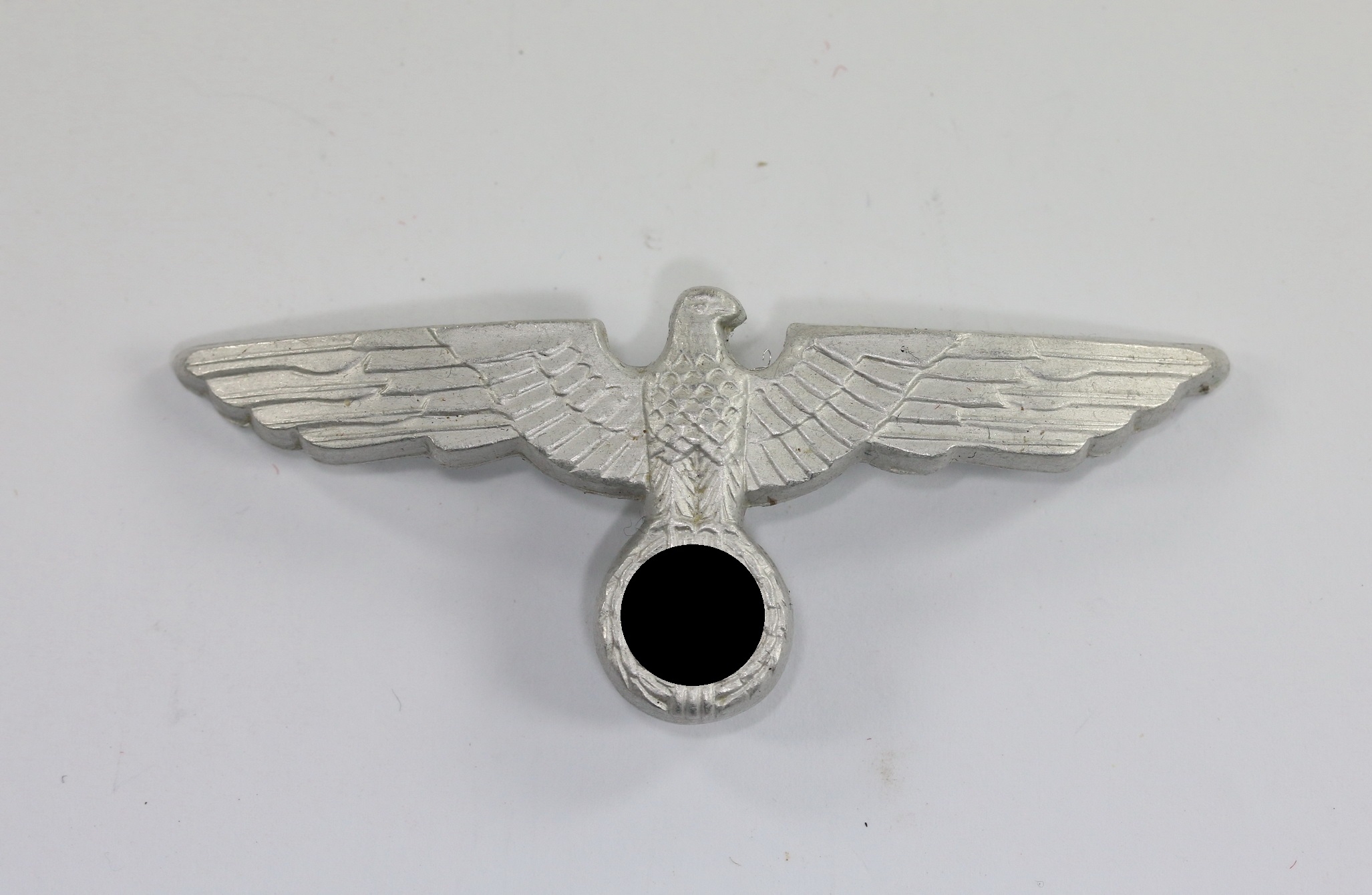 Wehrmacht Heer, Mützenadler für die Schirmmütze, Hst. G.B 38 – Bild 1