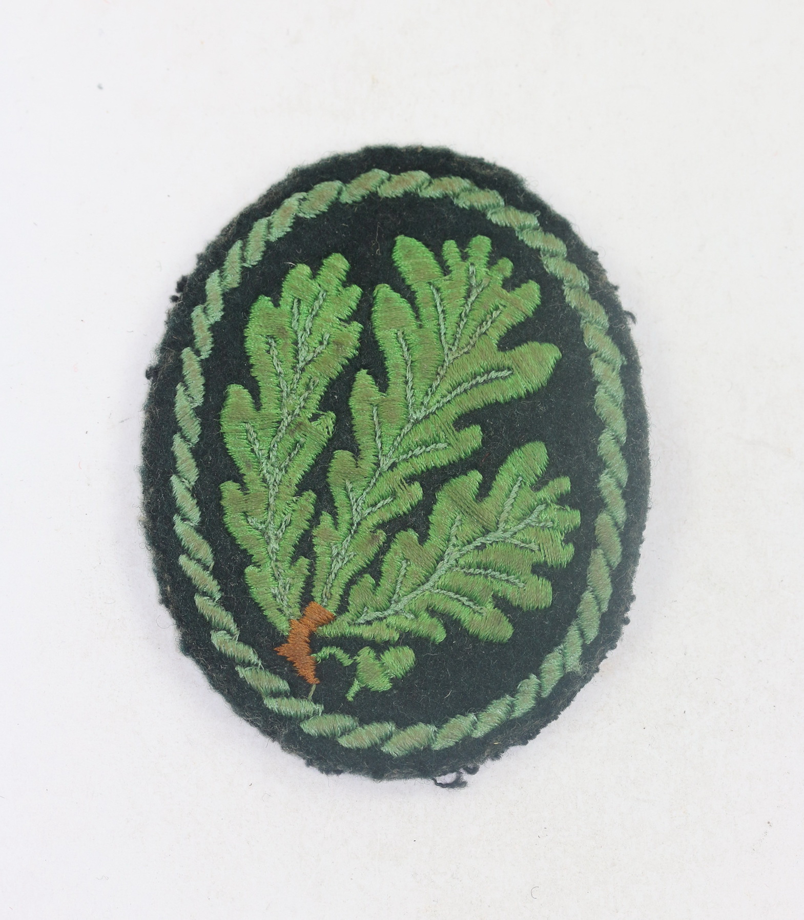 wehrmacht_heer_rmelabzeichen_der_j_gertruppe_1__4 Wehrmacht Heer, Ärmelabzeichen der Jägertruppe – Bild 1