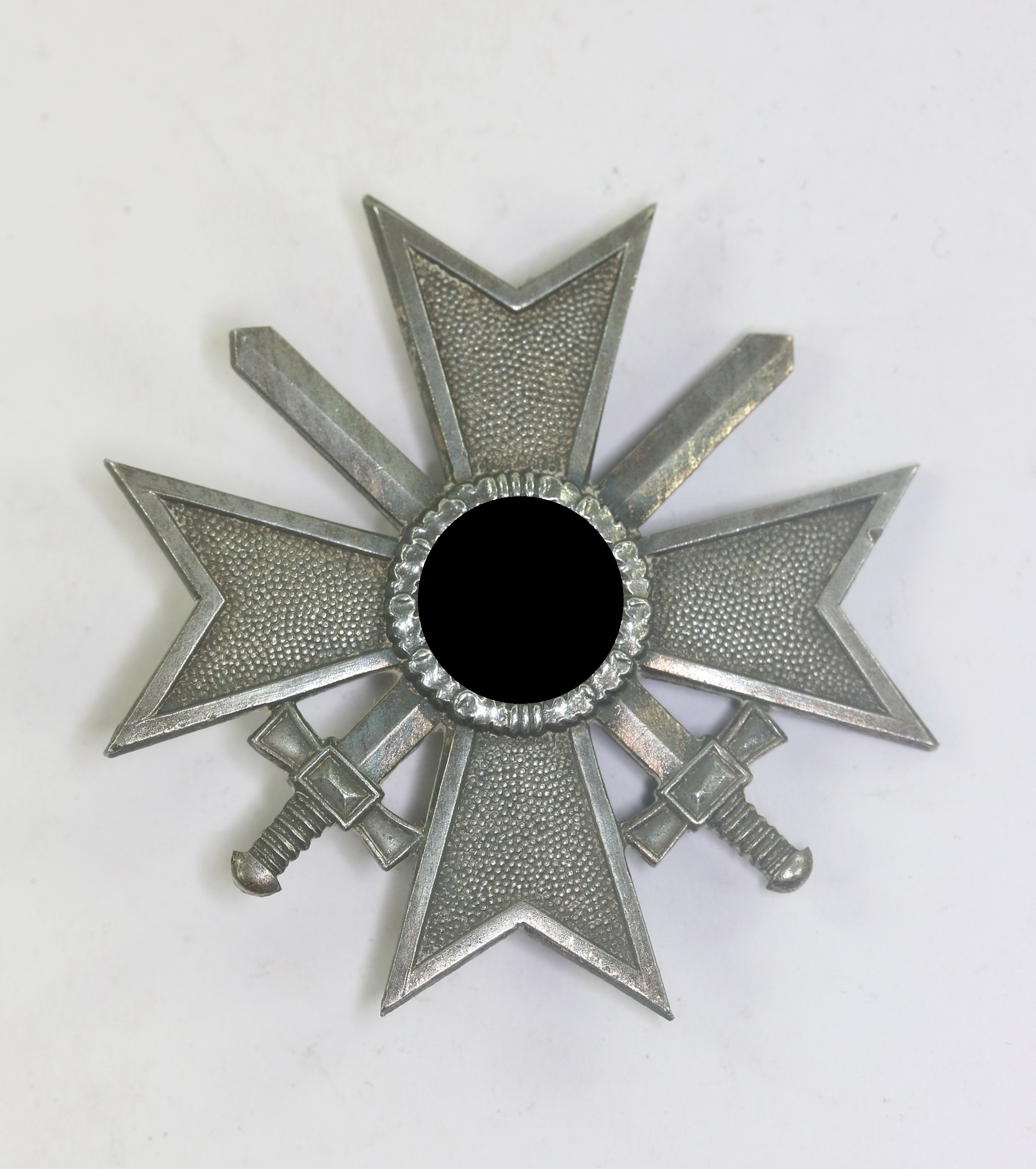 Kriegsverdienstkreuz 1. Klasse mit Schwertern, Hst. 4 (Steinhauer & Lück, Lüdenscheid) (1) Kriegsverdienstkreuz 1. Klasse mit Schwertern, Hst. 4 (Steinhauer & Lück, Lüdenscheid) – Bild 1