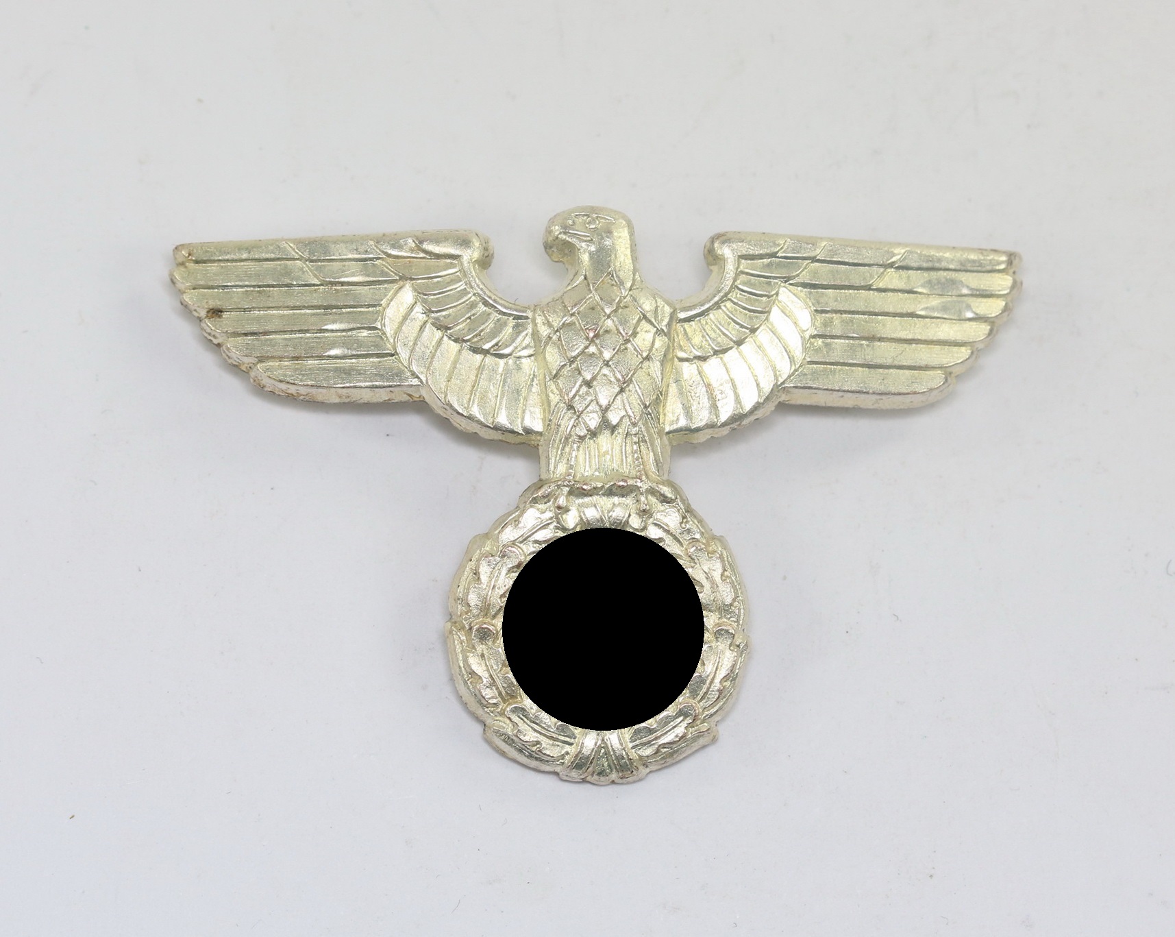 Mützenadler für Beamte, Hst. RZM 117 (K. F. Vogelsang & Co., Lüdenscheid) Cupal (!) (1) Mützenadler für Beamte. Hst. RZM 117 (K. F. Vogelsang & Co., Lüdenscheid) Cupal (!) – Bild 1