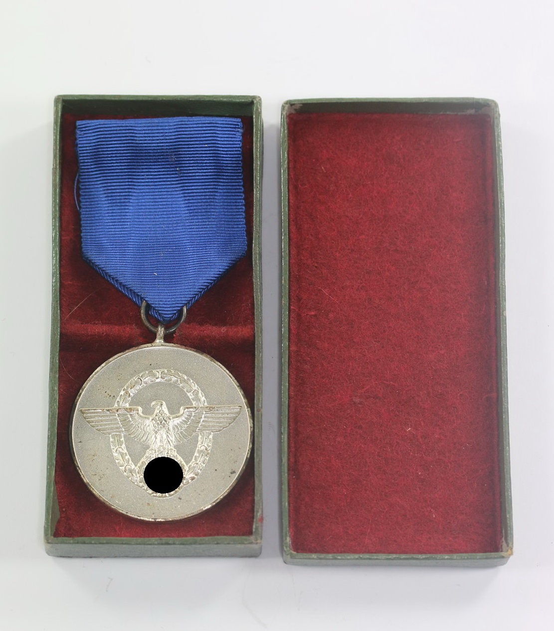 Polizei Dienstauszeichnung für 8 Jahre, im Etui - Für treue Dienste in der Polizei (1) Polizei Dienstauszeichnung für 8 Jahre, im Etui - Für treue Dienste in der Polizei – Bild 1