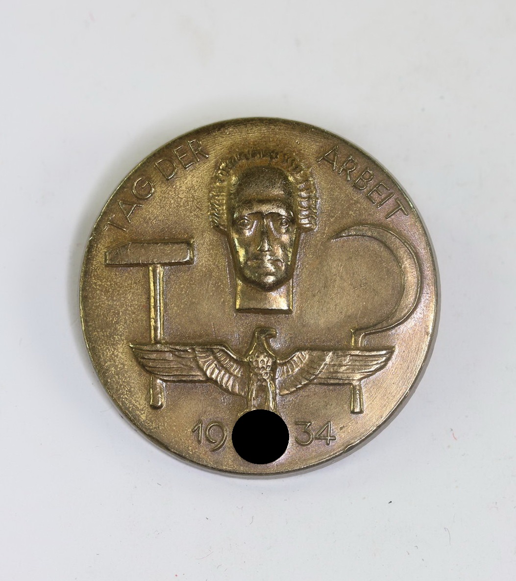 Abzeichen, 1. Mai 1934 (Buntmetall) (1) Abzeichen, 1. Mai 1934 (Buntmetall) – Bild 1