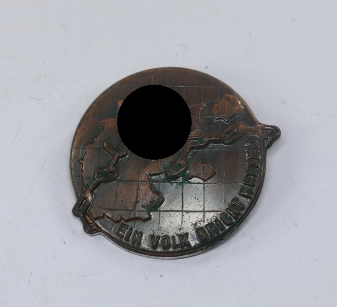 Abzeichen, Ein Volk bricht Ketten, Cupal (!) (1) Abzeichen, Ein Volk bricht Ketten, Cupal (!) – Bild 1