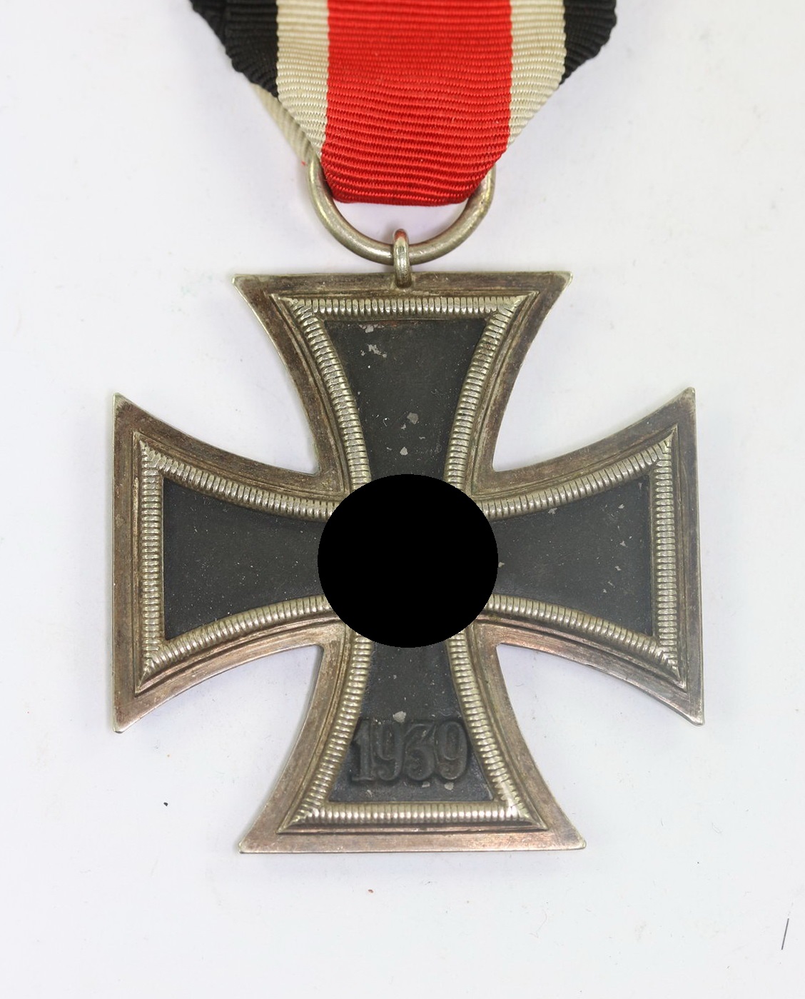 Eisernes Kreuz 2. Klasse 1939, Hst. 65, in Verleihungstüte Klein & Quenzer A.G. Oberstein (1) Eisernes Kreuz 2. Klasse 1939, Hst. 65 (Klein & Quenzer A.G., Oberstein) – Bild 1