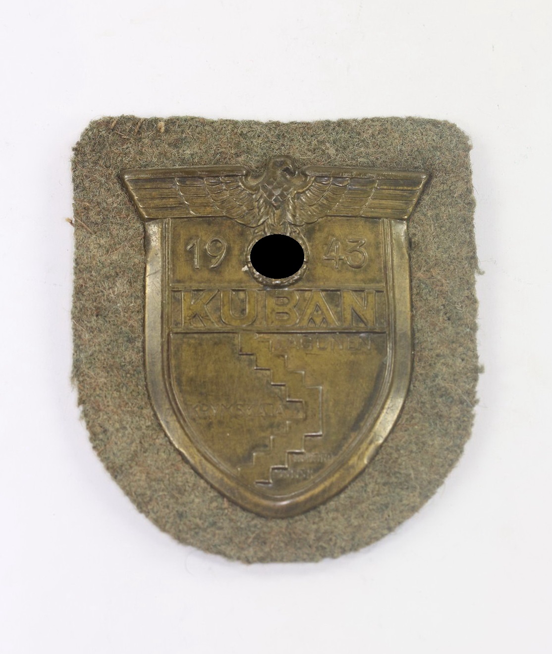 Kuband Schild auf Heeresstoff, Rudolf Karneth, Hablonz (R.K.) - Kuban 1943 (1) Kuband Schild auf Heeresstoff, Rudolf Karneth, Hablonz (R.K.) - Kuban 1943 – Bild 1