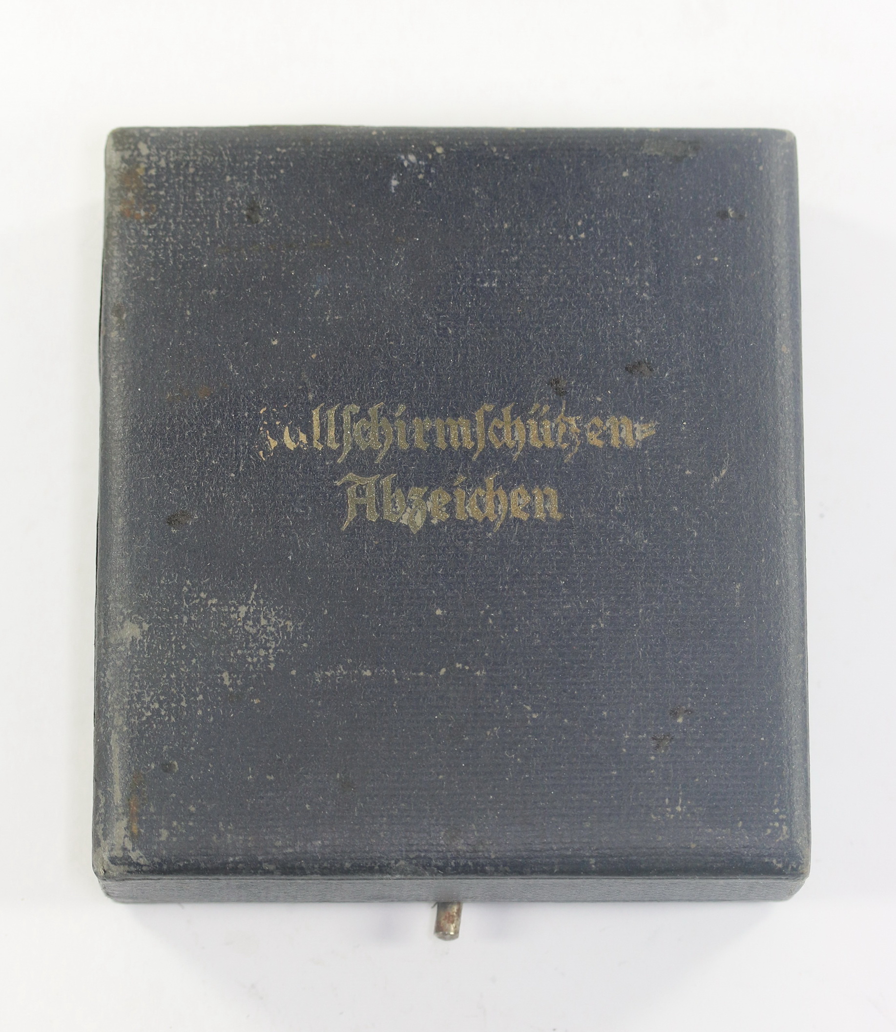 Luftwaffe-Etui-Fallschirmschuetzen-Abzeichen-1 Luftwaffe, Etui Fallschirmschützen Abzeichen – Bild 1