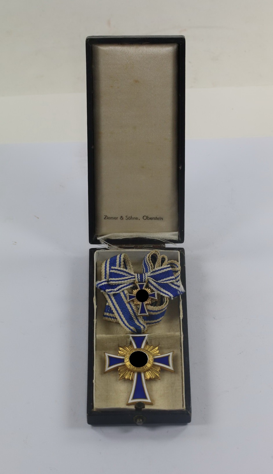 Mutterkreuz in Gold (1.Stufe), im Etui Ziemer & Söhne, Oberstein + Miniatur L53 (1) Mutterkreuz in Gold (1.Stufe), im Etui Ziemer & Söhne, Oberstein + Miniatur L/53 – Bild 1