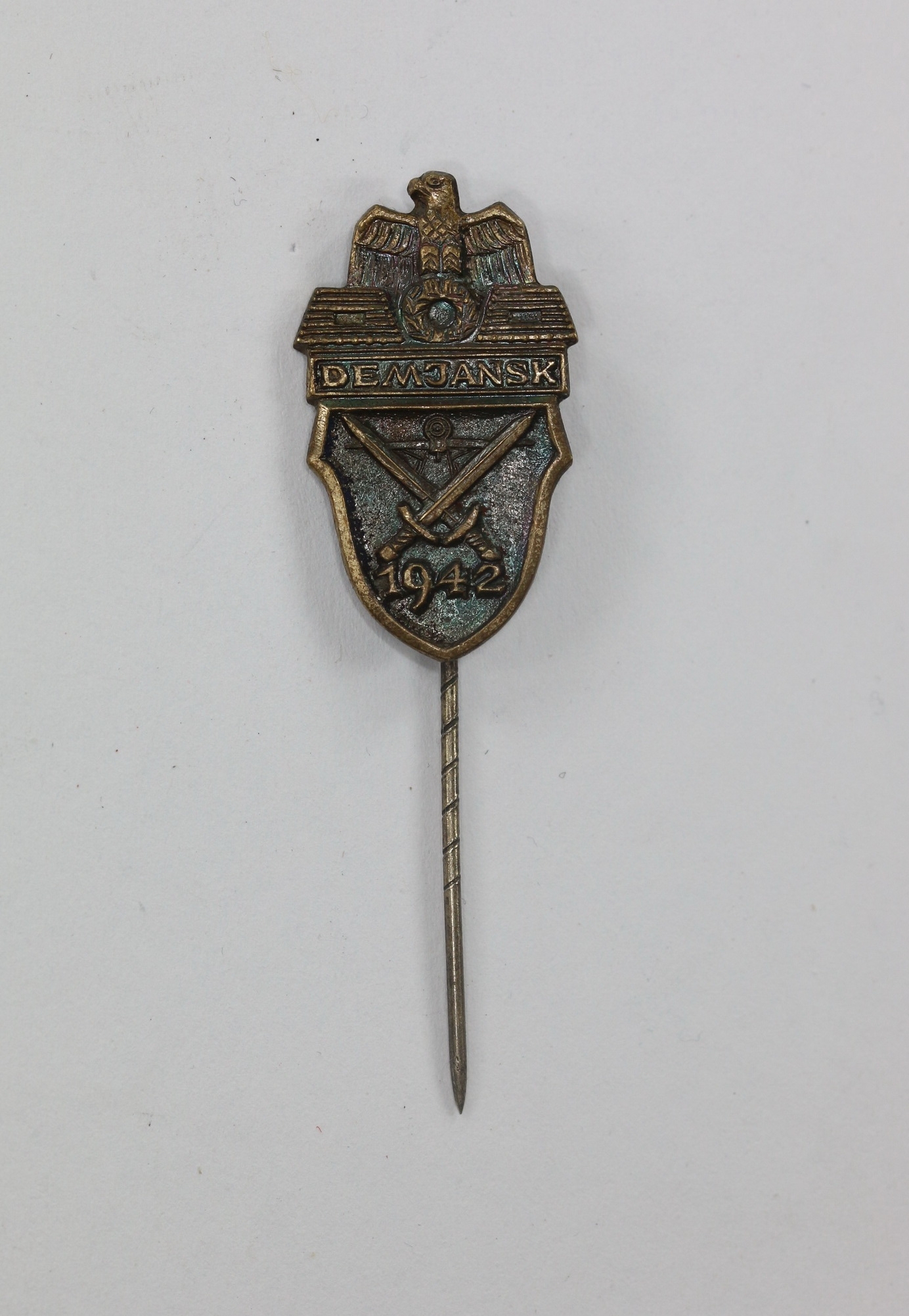 16 MM Miniatur Demjanskschild 1957, Hst. Hoffstätter Bonn  – Bild 1