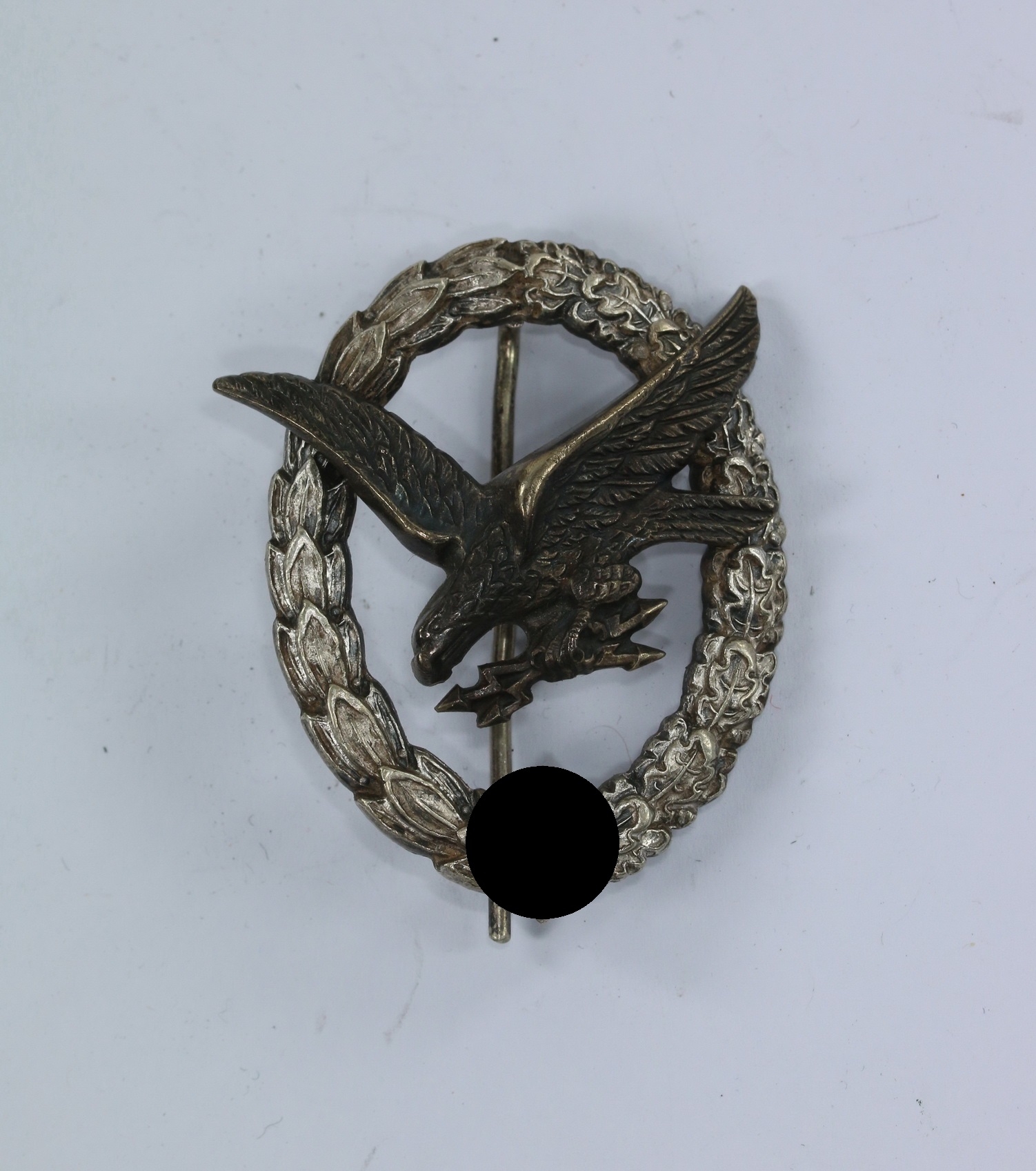 Fliegerschützenabzeichen der Luftwaffe mit Blitzbündel, Hst. BSW (Kleeblatt) – Bild 1