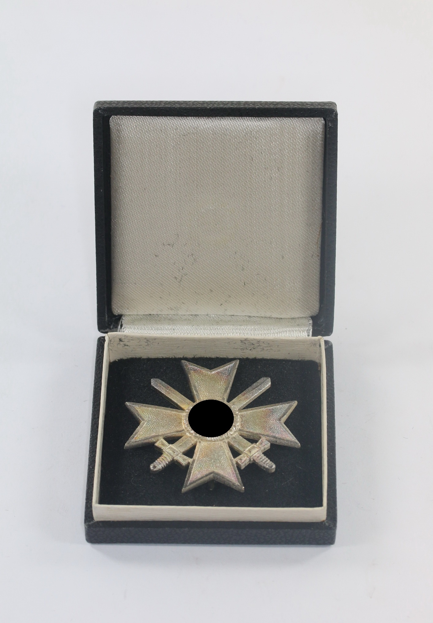 Kriegsverdienstkreuz 1. Klasse mit Schwertern, Hst. 1 (Deschler & Sohn, München), im Etui – Bild 1