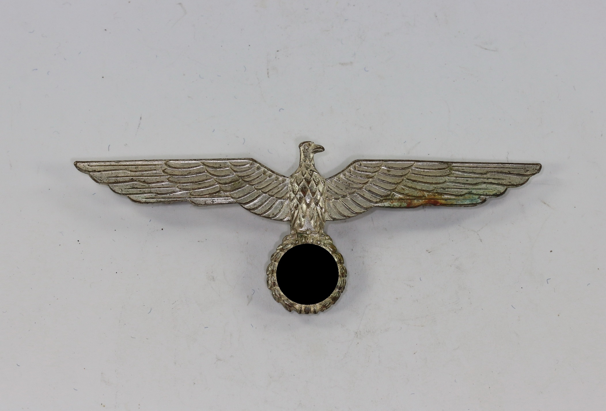 Wehrmacht Heer, Metall Brustadler für die weiße Sommerjacke der Offiziere – Bild 1