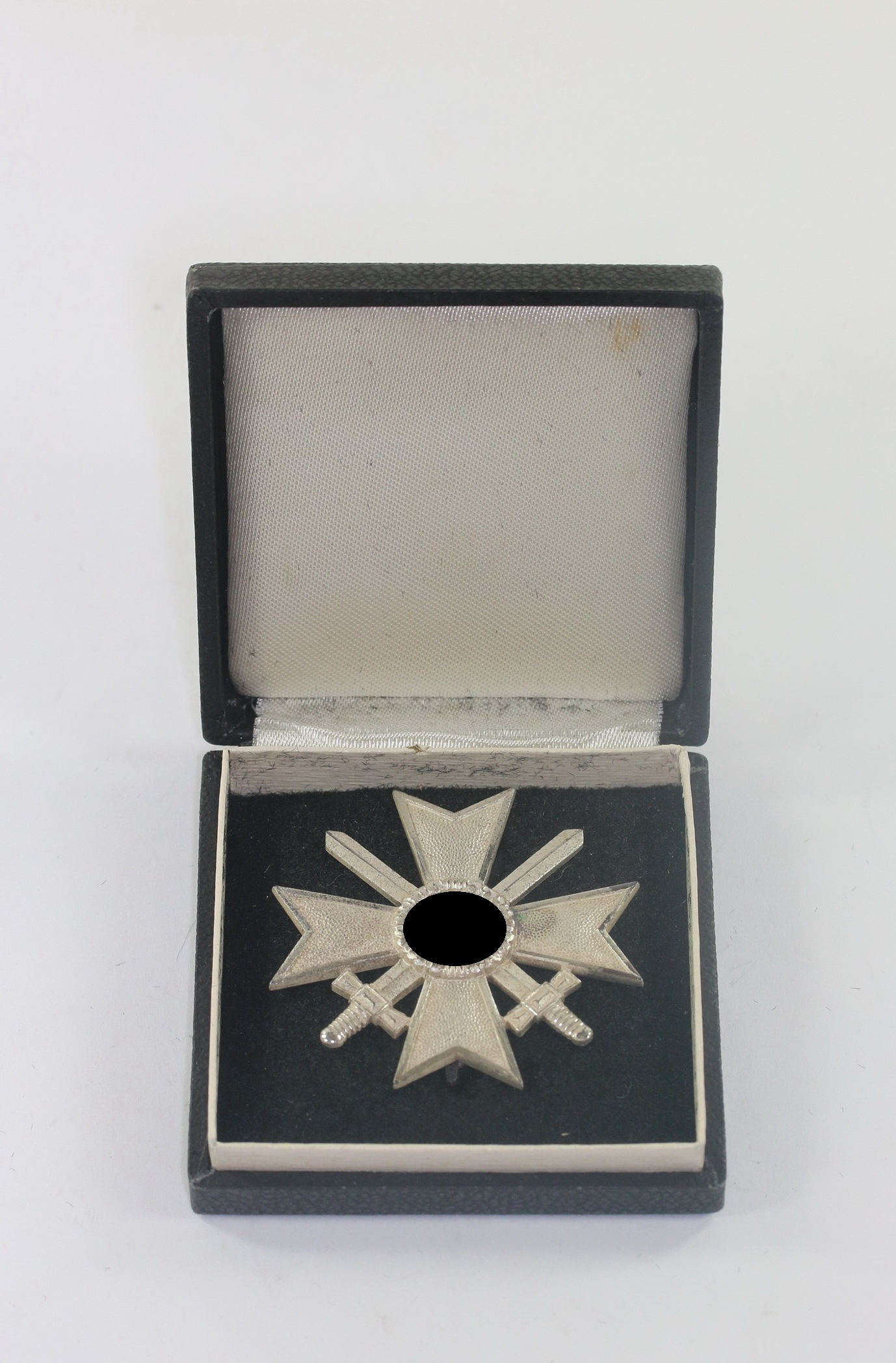  Kriegsverdienstkreuz 1. Klasse mit Schwertern, Hst. 1 (Deschler & Sohn, München), im Etui – Bild 1