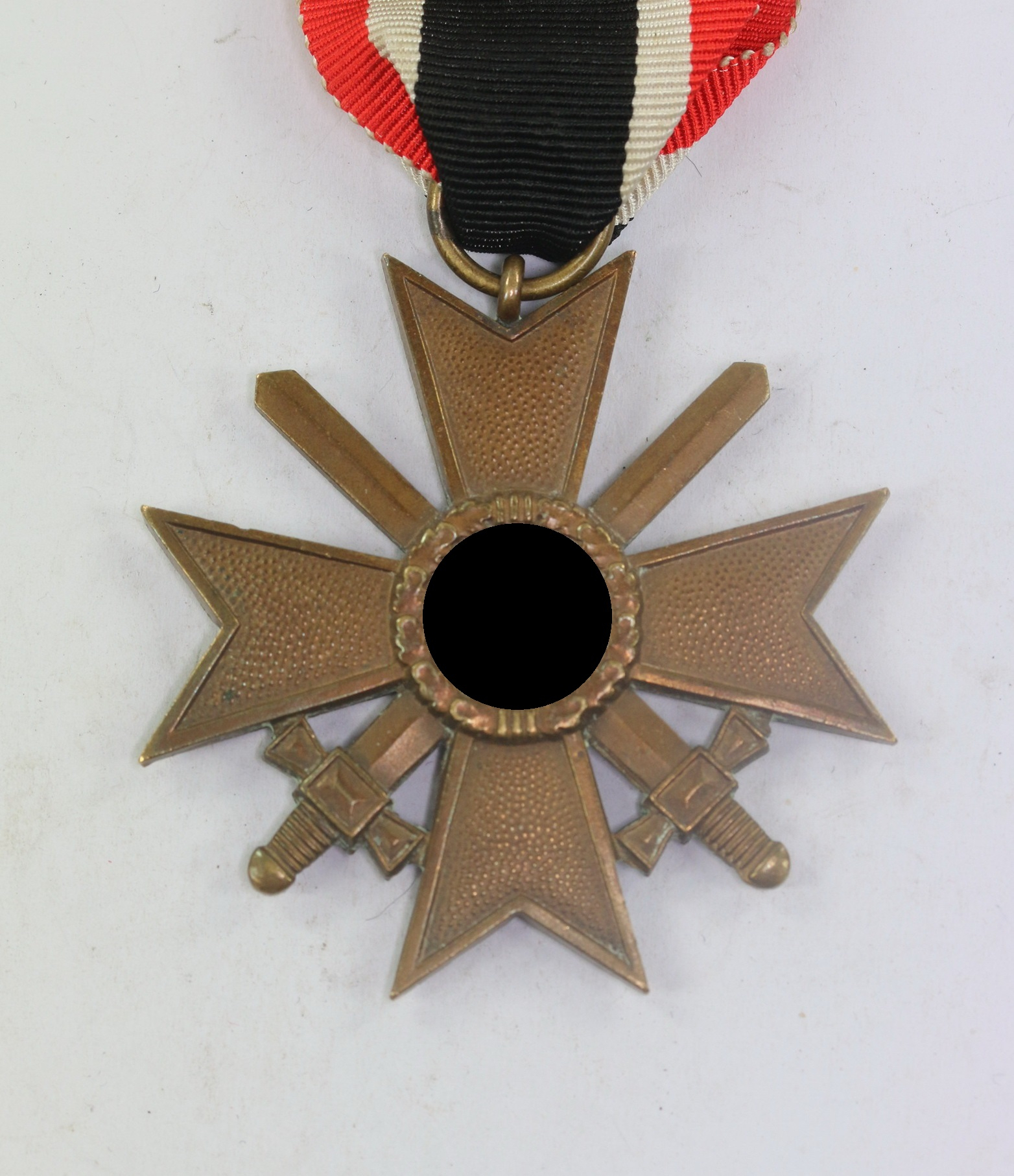 Kriegsverdienstkreuz 2. Klasse mit Schwertern, ohne Hersteller (Buntmetall) – Bild 1