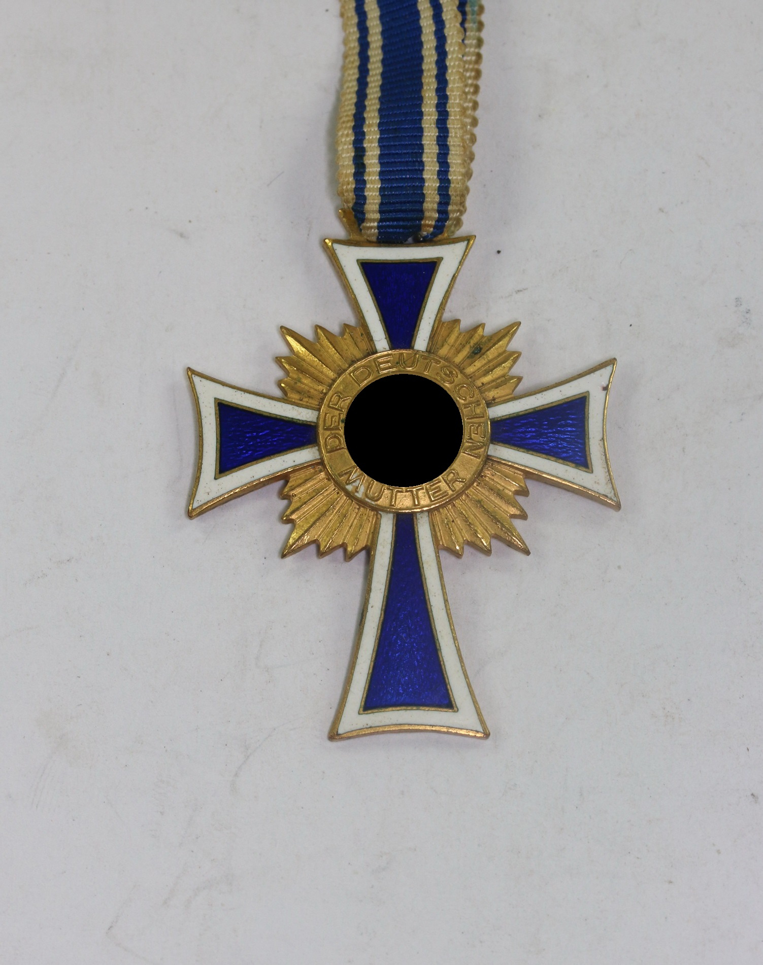 3 Mutterkreuz in Gold, 16. Dezmber 1938 - Der Deutschen Muttert – Bild 1